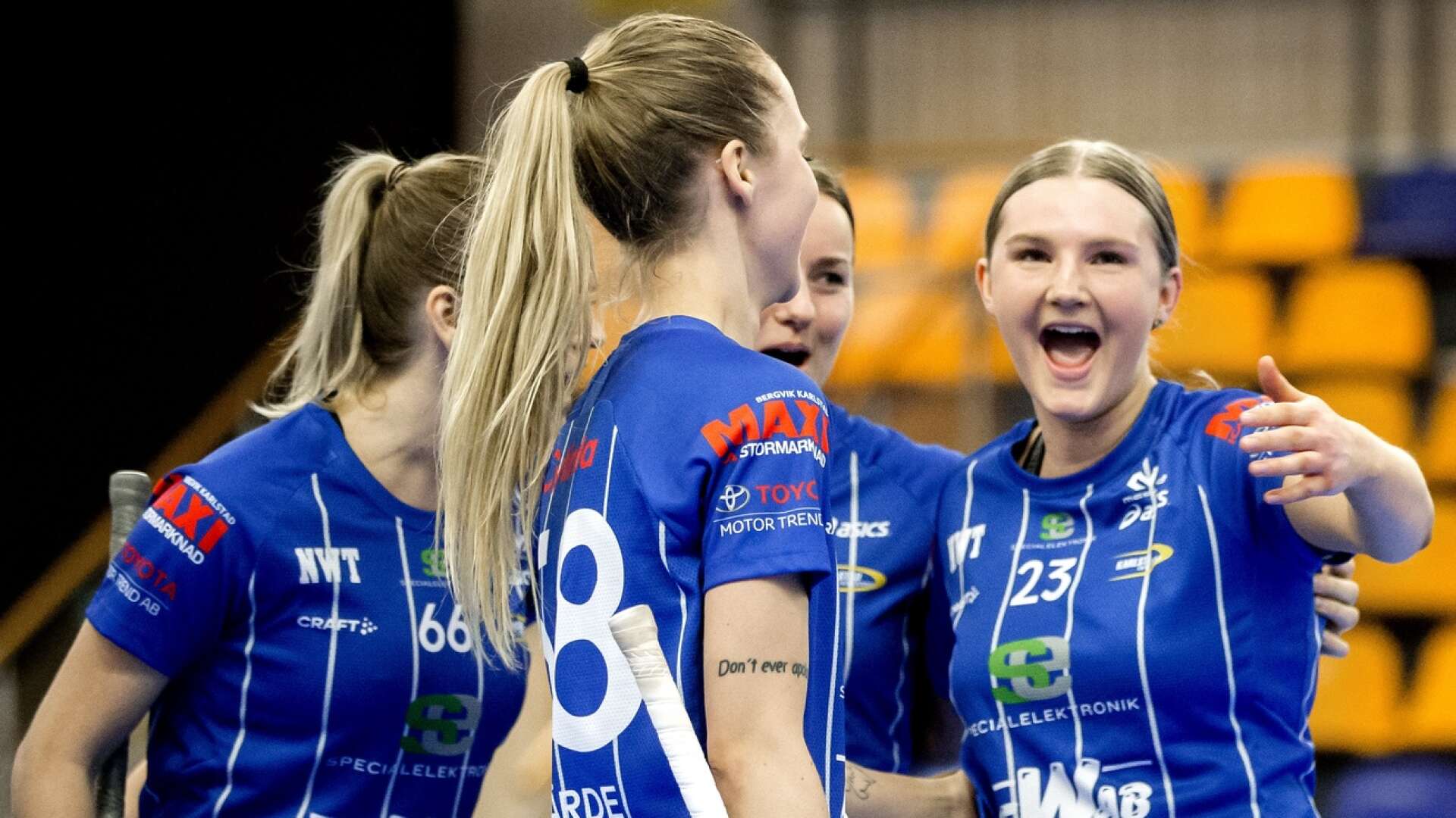 KIBF med Emma Nordsäter (till höger) vann hemmapremiären mot KAIS Mora med 4–2. Arkivbild.