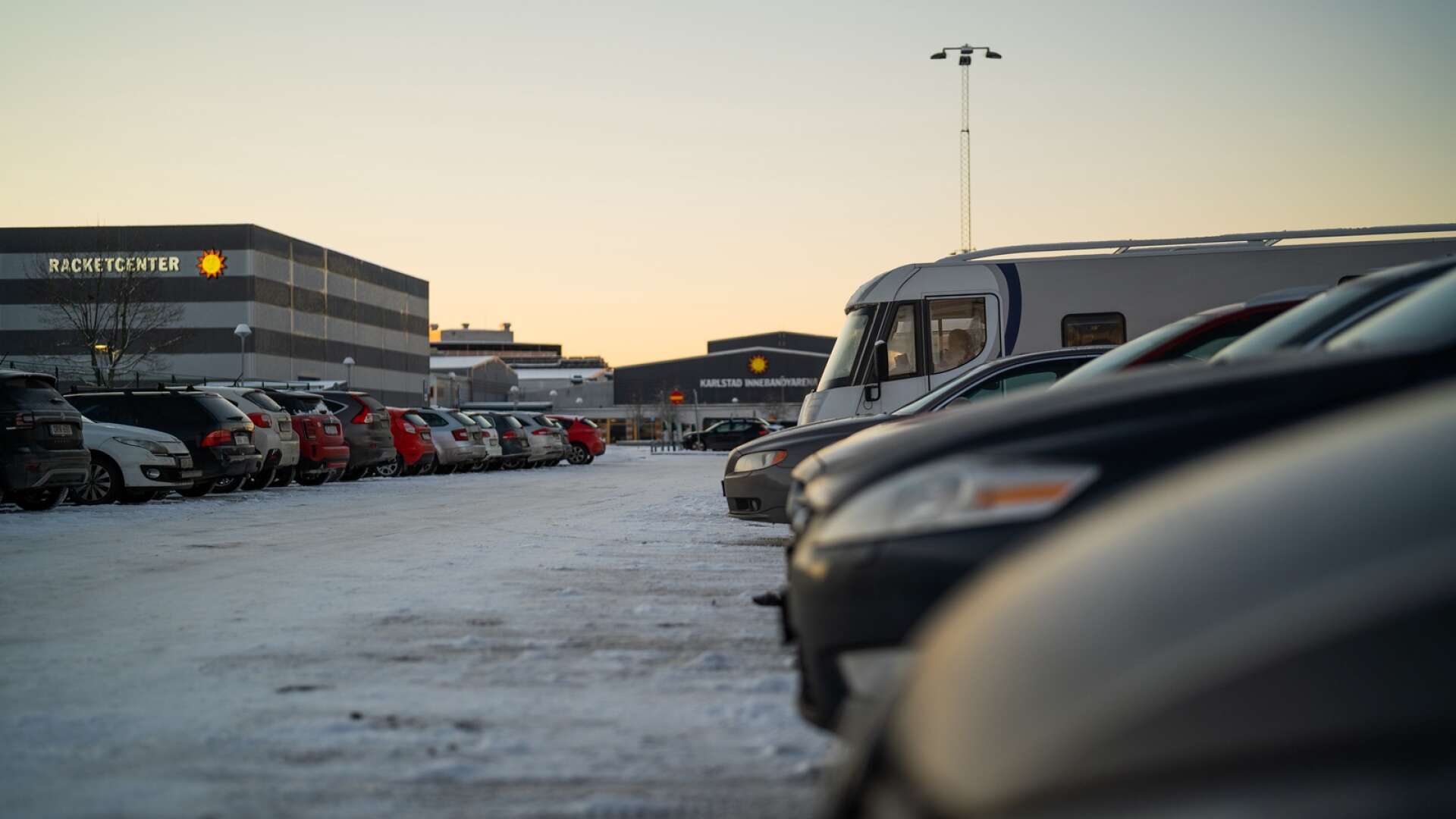 Att införa parkeringsavgifter vid Tingvallahallarna är inte att uppmuntra de ideella krafterna, skriver Kicki Johansson och Thomas Sundenhammar.