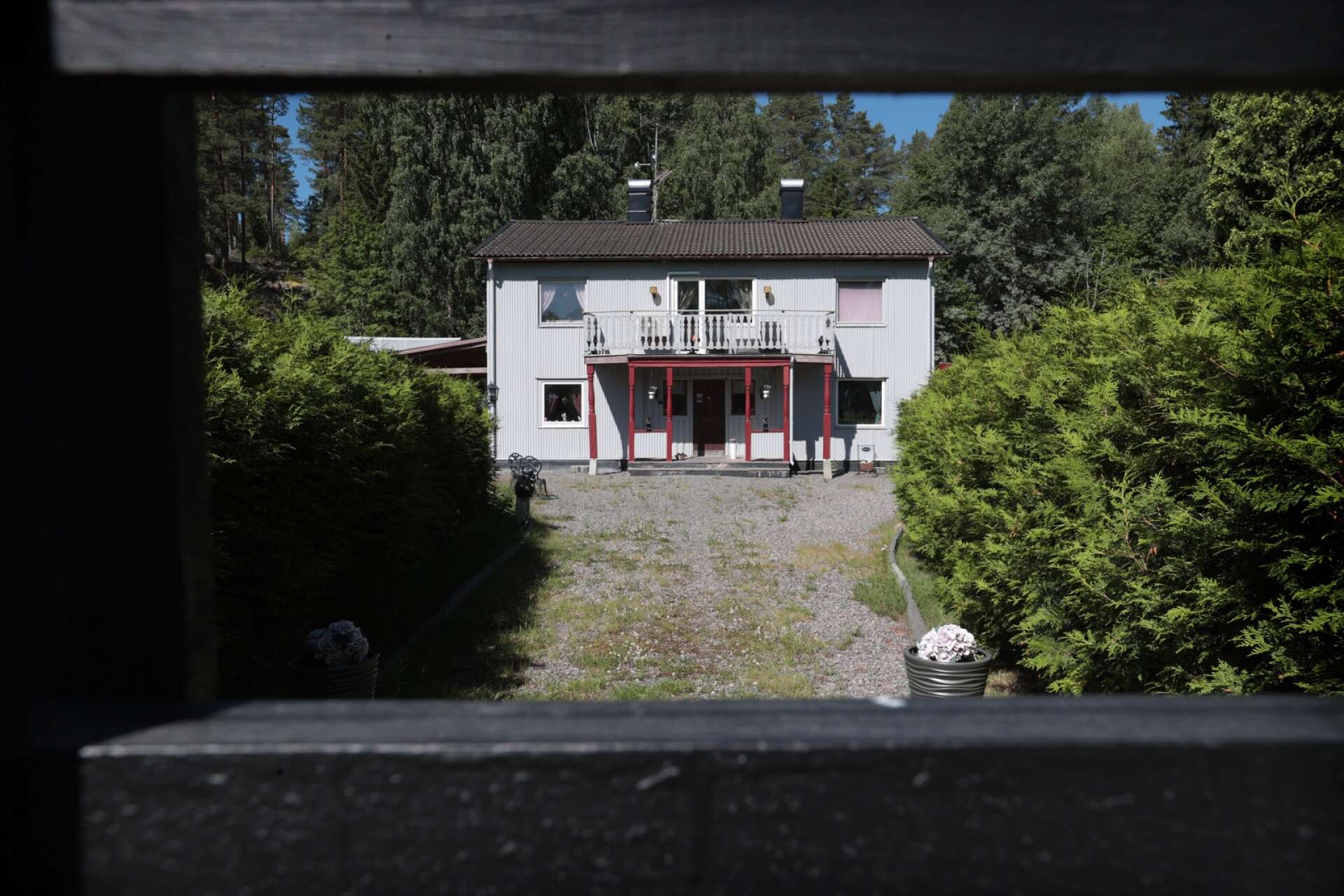 Huset i Åmotfors där Markus Halvorson bott sedan 2015 har stått tomt i nästan ett år.