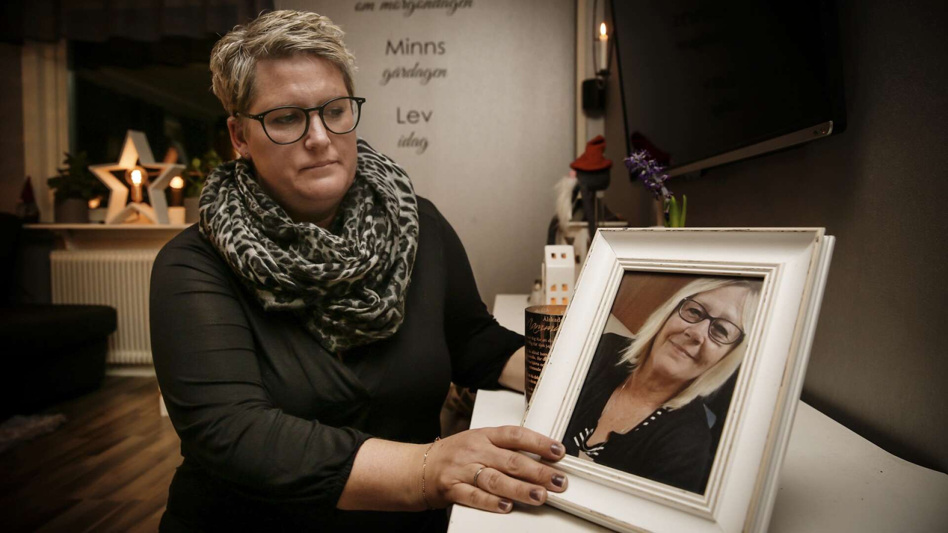 Therese Brink, 42, från Vedum, förlorade sin mamma i sepsis, nu berättar hon om händelsen. 