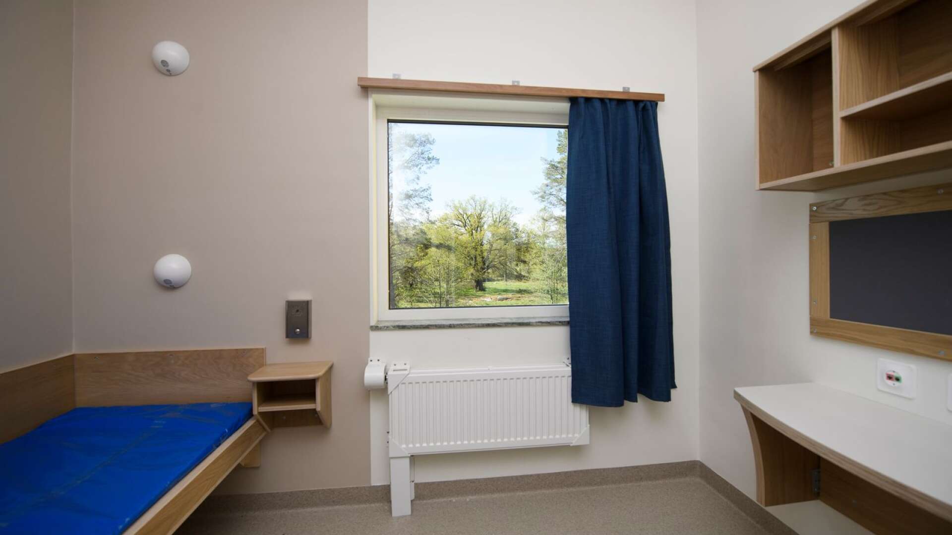 Kriminalvårdens första så kallade typhus, på den öppna klass 3-anstalten Skenäs utanför Norrköping.
