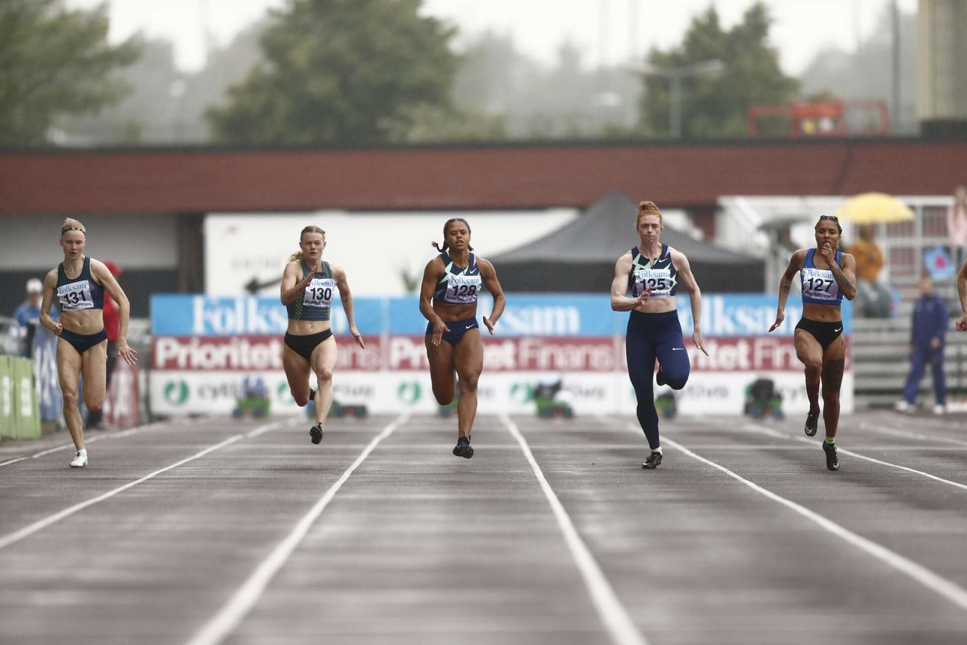 Irene Ekelund (höger) vann finalen på 100 meter före Claudia Payton (mitten)