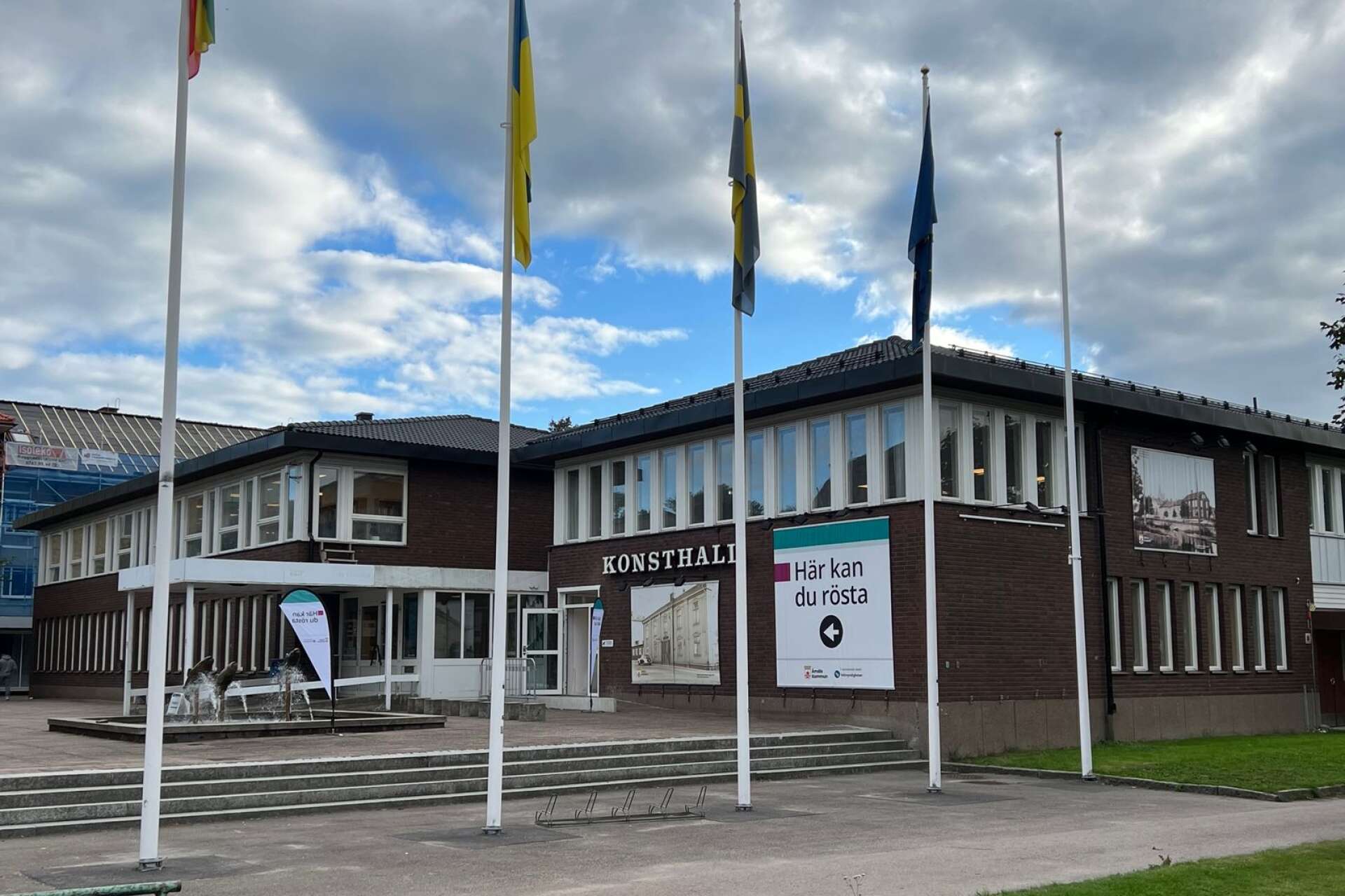 Åmåls konsthall som tidigare har varit förtidsröstningslokal är på valdagen vallokal för Åmåls centrala distrikt.