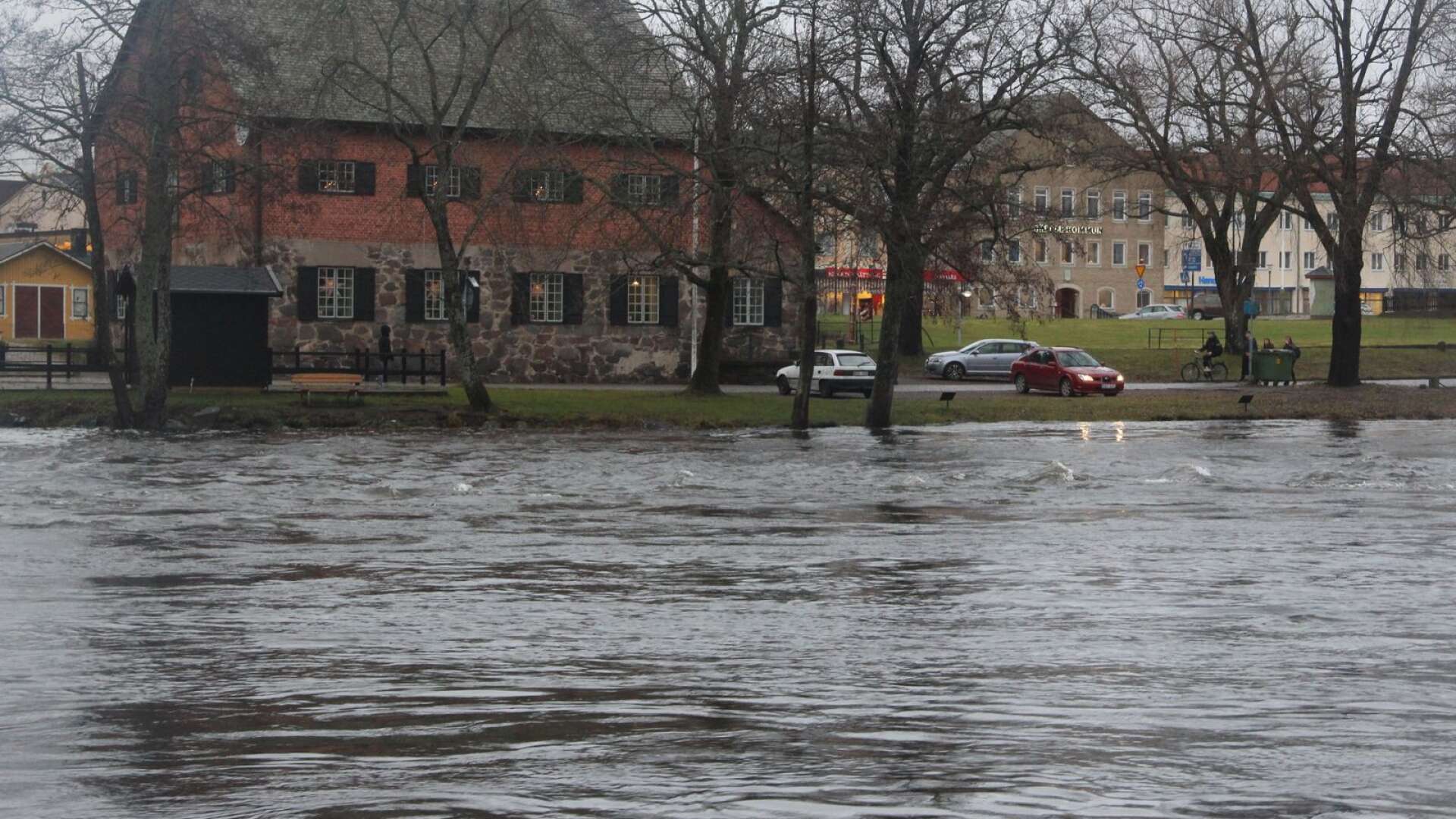 Risken ökar för översvämning av Byälven. På tisdagseftermiddagen hade kommunens stabsledning möte för planering av åtgärder.