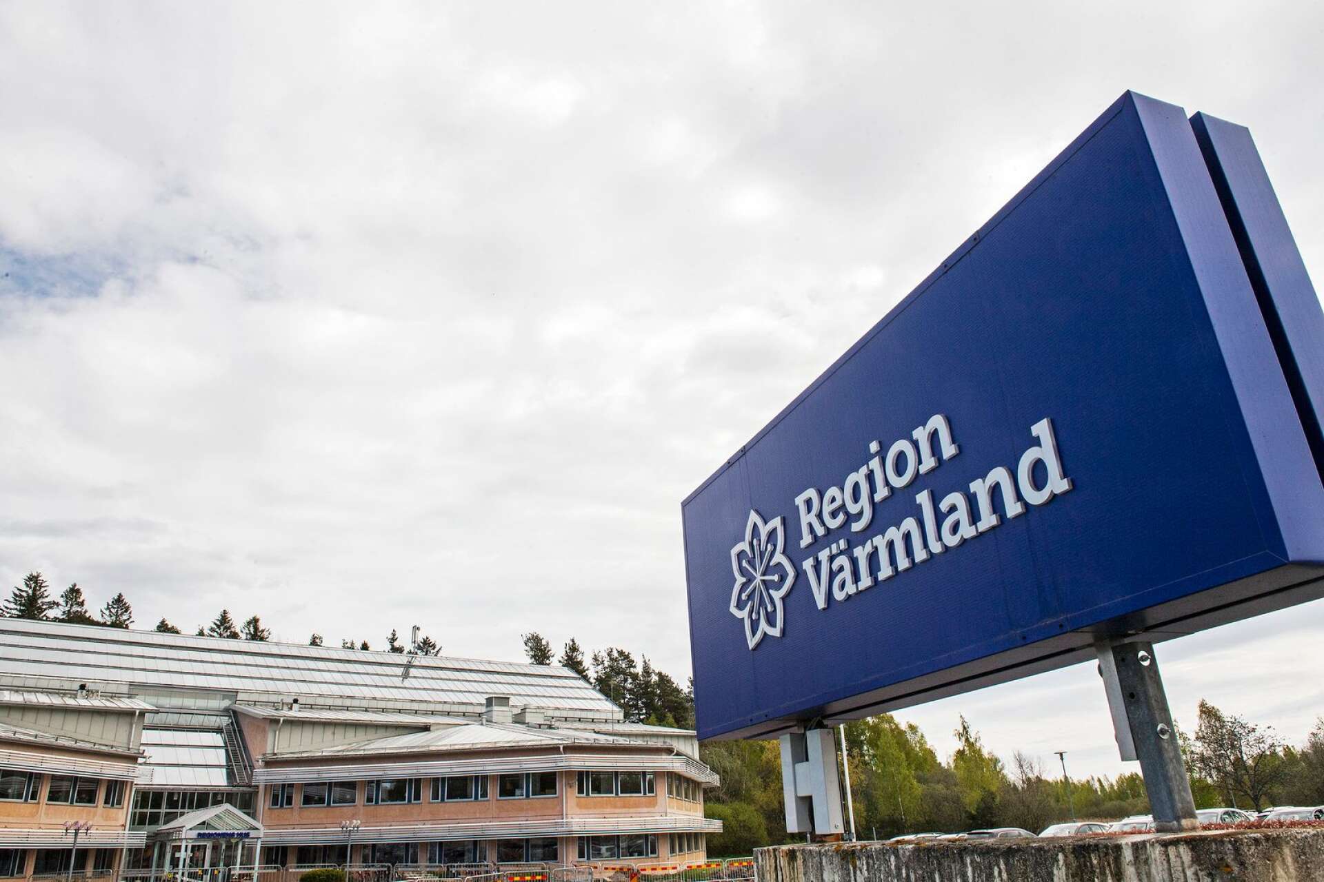 Färre investeringar nästa år är ytterligare ett sätt för Region Värmland att sänka sina kostnader.