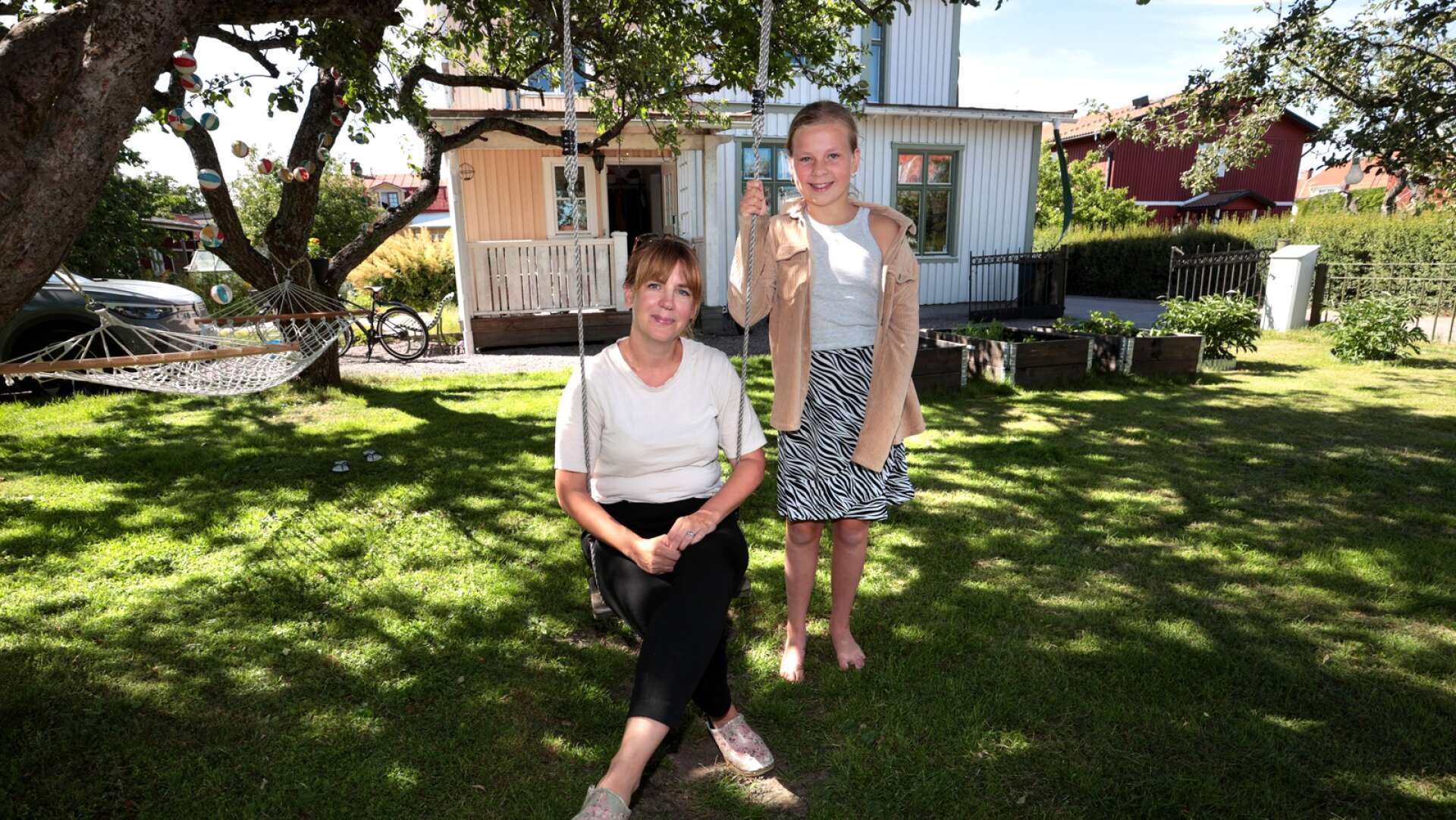Alexandra och dottern Freja Ejner bor på Romstad och tycker båda det är bra att barn med olika bakgrund möts i Frejas skola. ”Alla är snälla och det är bra fröknar”, säger Freja om Västerstrandsskolan.