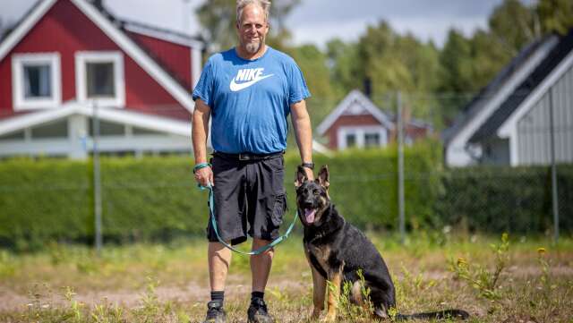Skårebon Ola Larsson önskar fler rastplatser för hundägare i Karlstad.