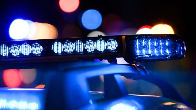 Tre män är anhållna misstänkta för bland annat grovt rån i en längehet i Karlskoga natten mot söndagen.