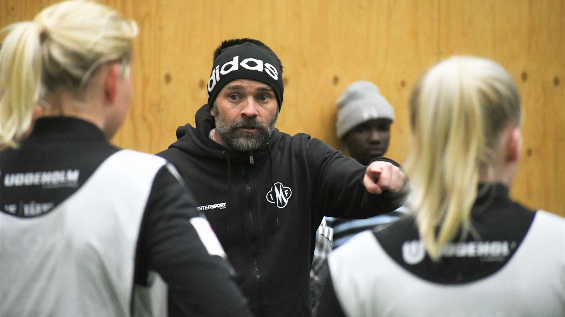Ulf Buskqvist har lyckats få till bra fart på träningarna. Nu hoppas den nya tränaren att det höga tempot ska hänga med när seriespelet drar i gång.