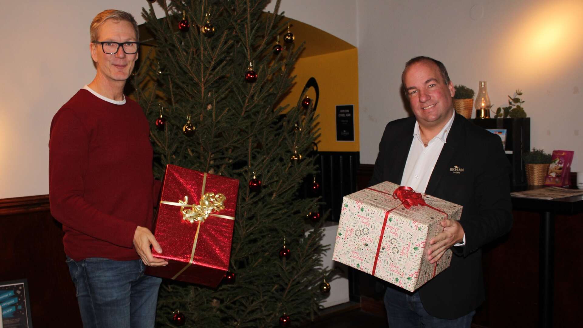 Arvid Lundtoft och Patrik Ekman berättar om samarbetet kring Karl-Bertil Jonssons julkasse.