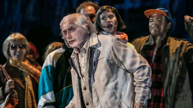 Christer Nerfont som Allan i Värmlandsoperans uppsättning av ”Hundraåringen som klev ut genom fönstret och försvann.” 