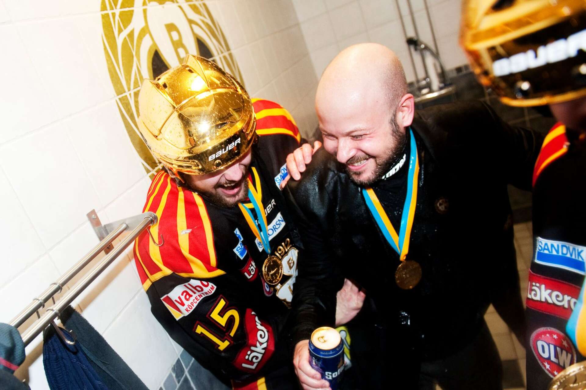 Simon Bertilsson och huvudtränare Tommy Jonsson blev svenska mästare med Brynäs IF säsongen 2012.