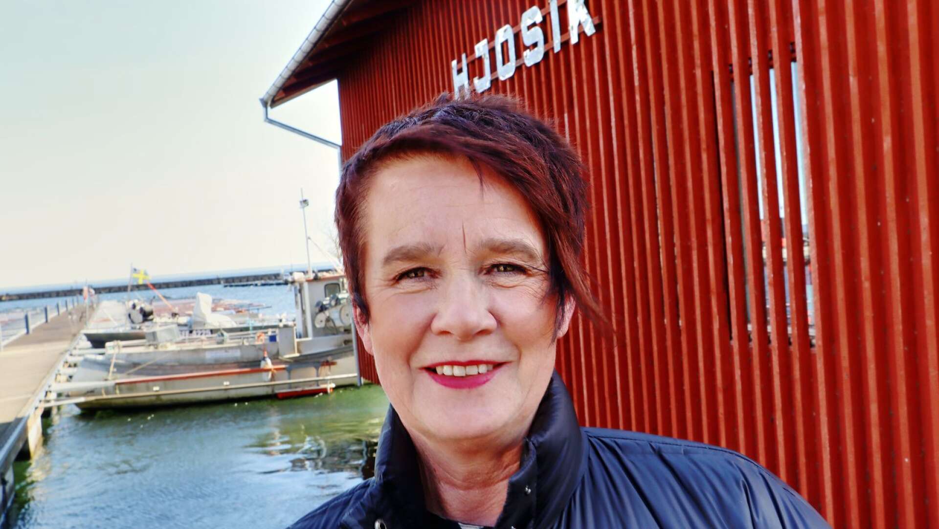 Kommunstyrelsens ordförande Catrin Hulmarker (M) tjänar lika mycket som en ledamot av Sveriges riksdag. Hulmarker fick totalt 838 000 kronor i fast årsarvode utbetalt 2022. 