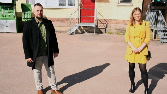 Sunnes kommunalråd Tobias Eriksson (S) och Kristina Lundberg (C) svarar näringsidkarna som saknar parkeringar i centrum.