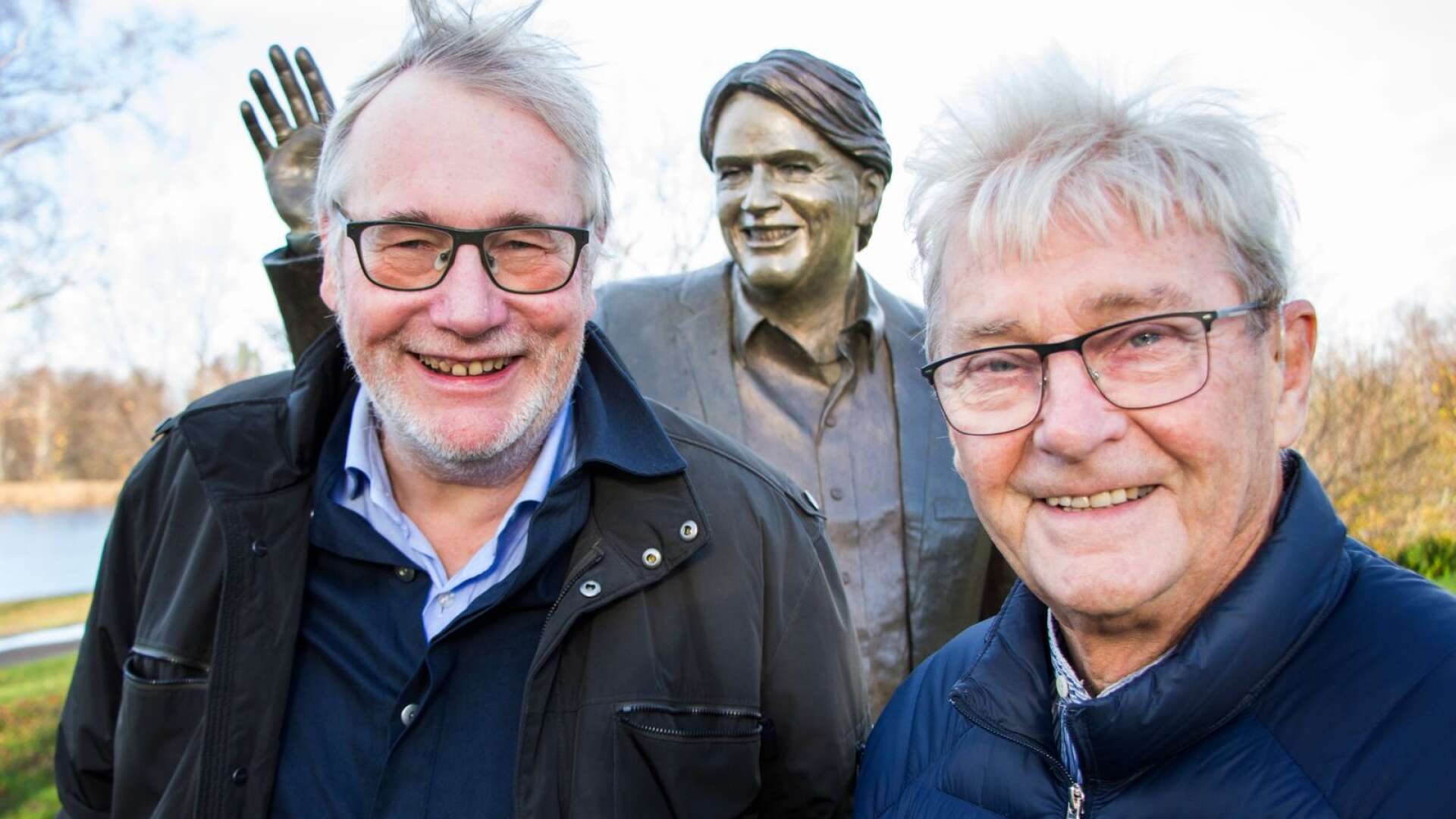 Anders Nilsson, Sven-Erik Magnusson och Ingvar Karlsson. I boken &quot;Ett år i taget&quot; har författaren Anders Nilsson skrivit om bandets brokiga karriär.