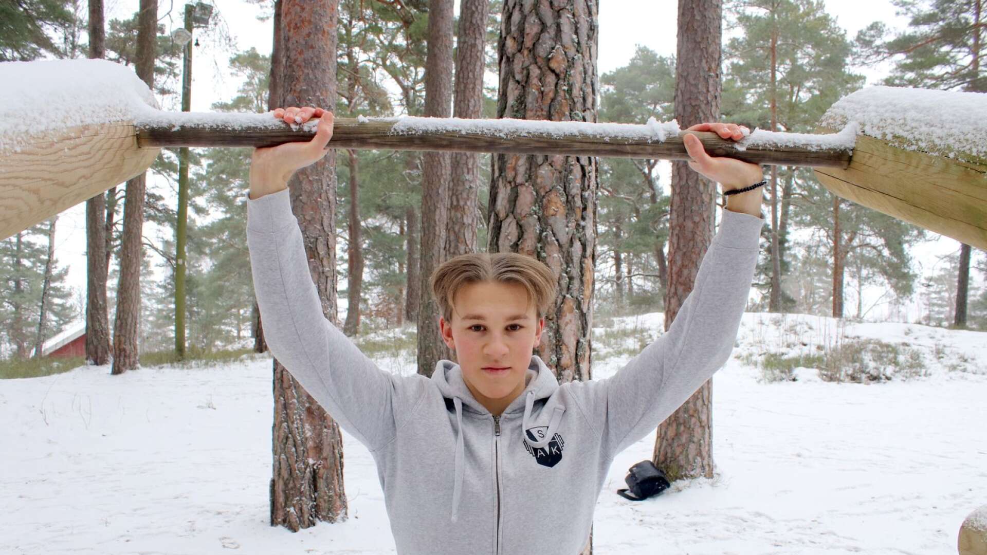 Oscar Svanström från Åmål siktar mot JSM-guld i styrkelyft 2021.