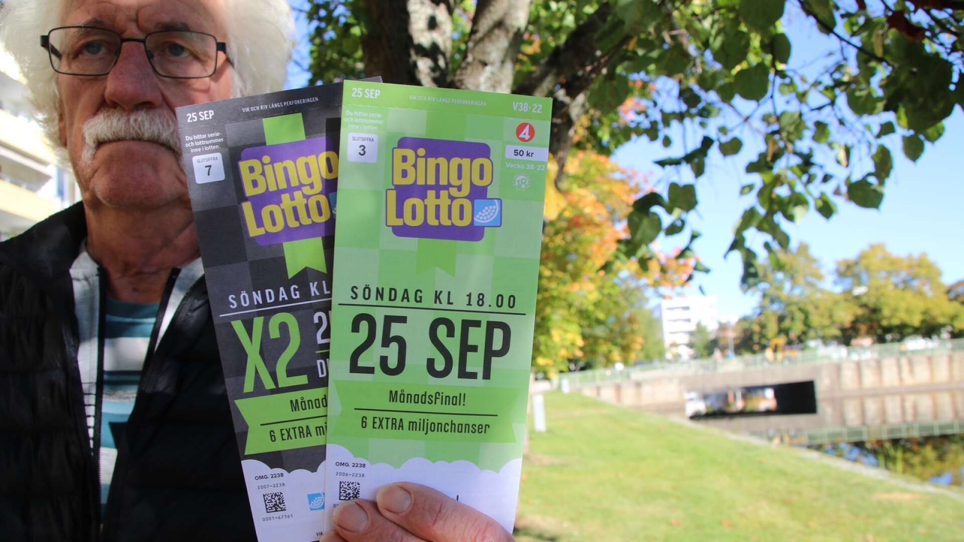 Sören Larsson från Filipstads IF bandy hoppas att föreningens Bingolottokunder kommer att fortsätta att gynna föreningen även fortsättningsvis och köpa lotter på OK/Q8.