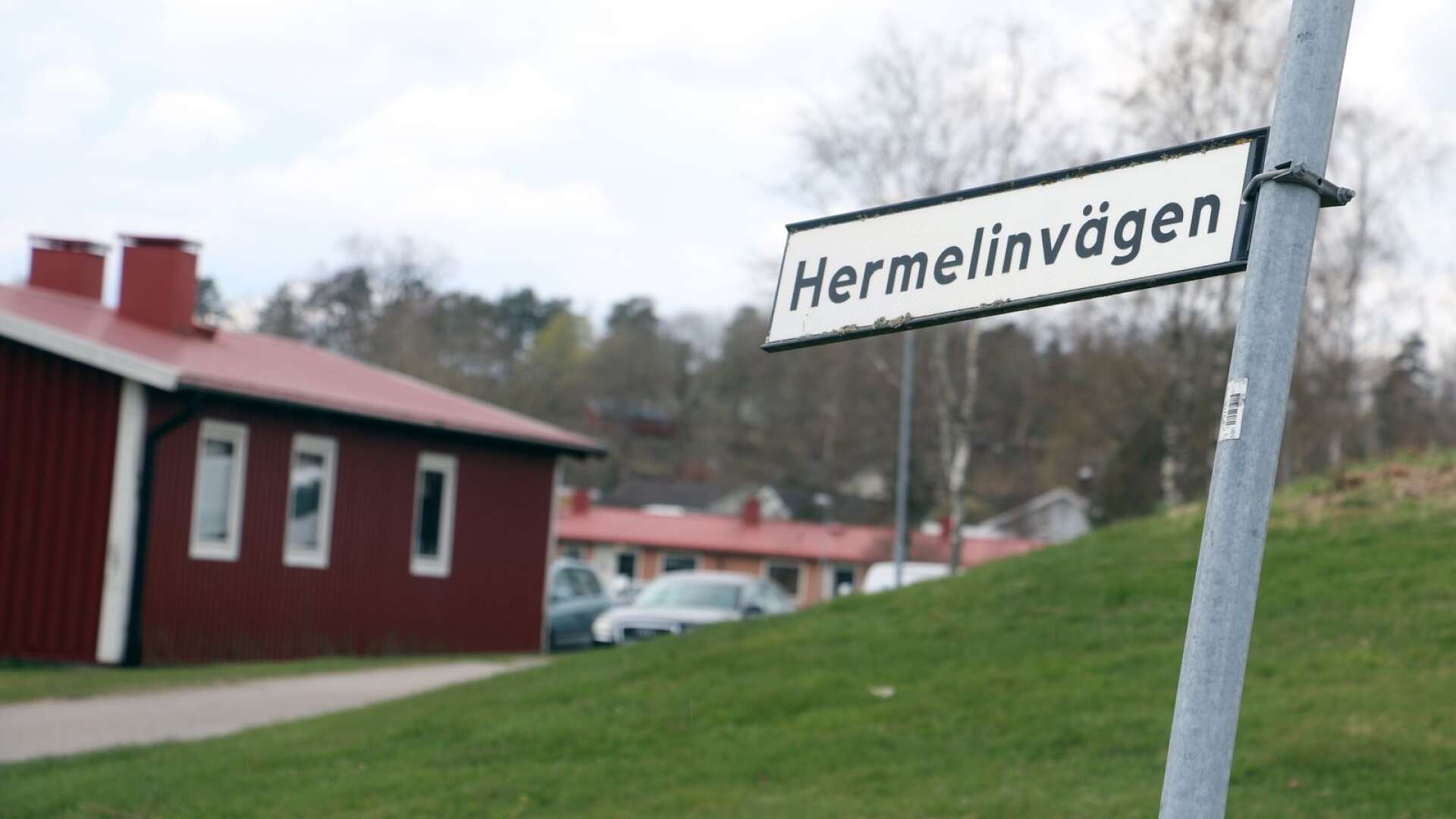 Det var på Hermelinvägen, på Höjdenområdet i Färgelanda, som storbråket inträffade på fredagseftermiddagen. 