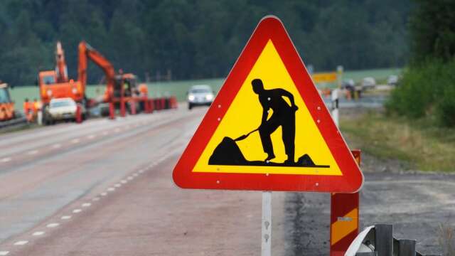 Trafikverket ska åtgärda en skada vid väg 205 i Svartå. Genrebild.
