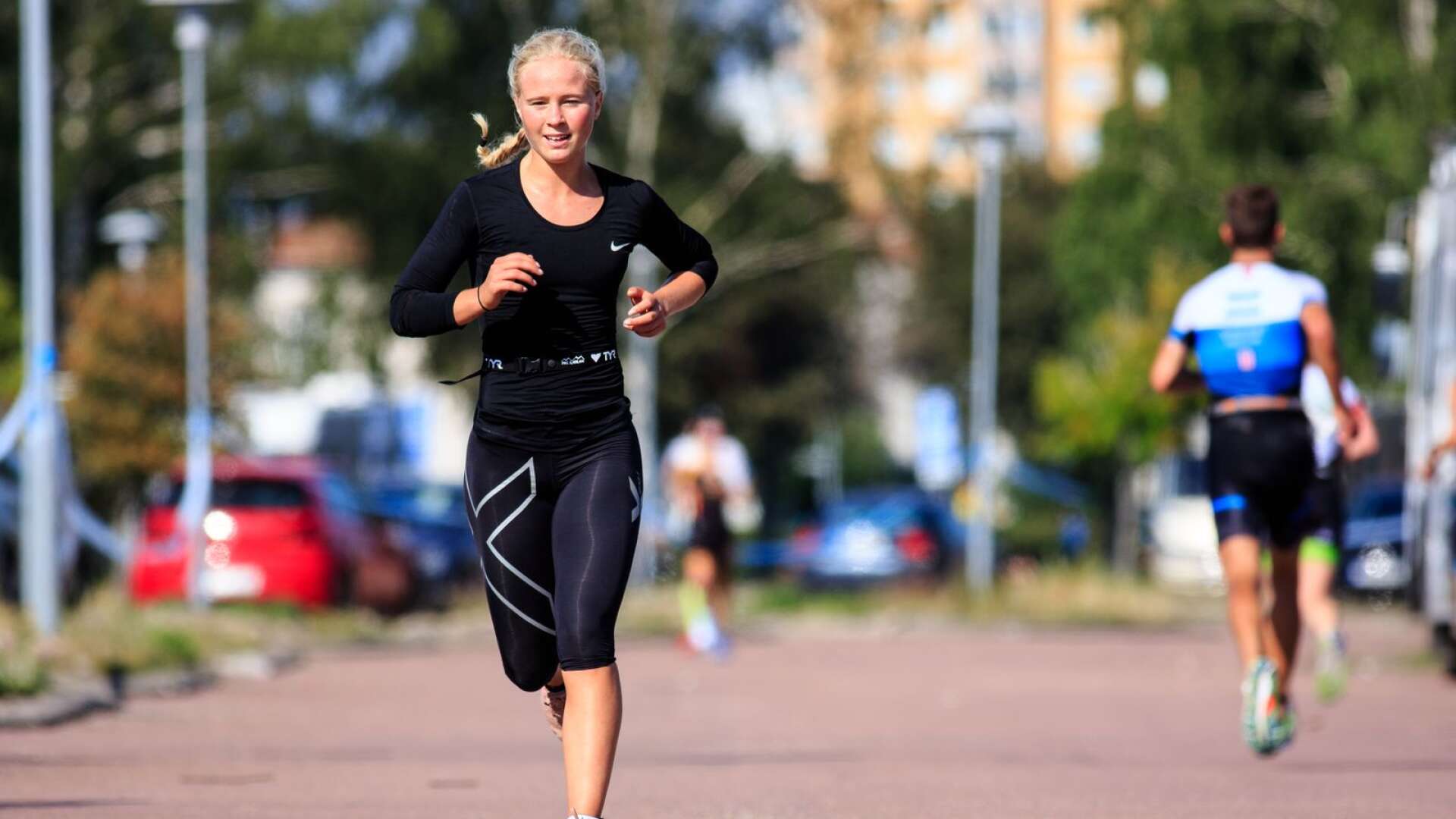 Hertzöga BK-spelaren Wilma Modig, 19, spelade inte helgens match på grund av Karlstad Triathlon. Tävlingen var hennes första som triatlet.