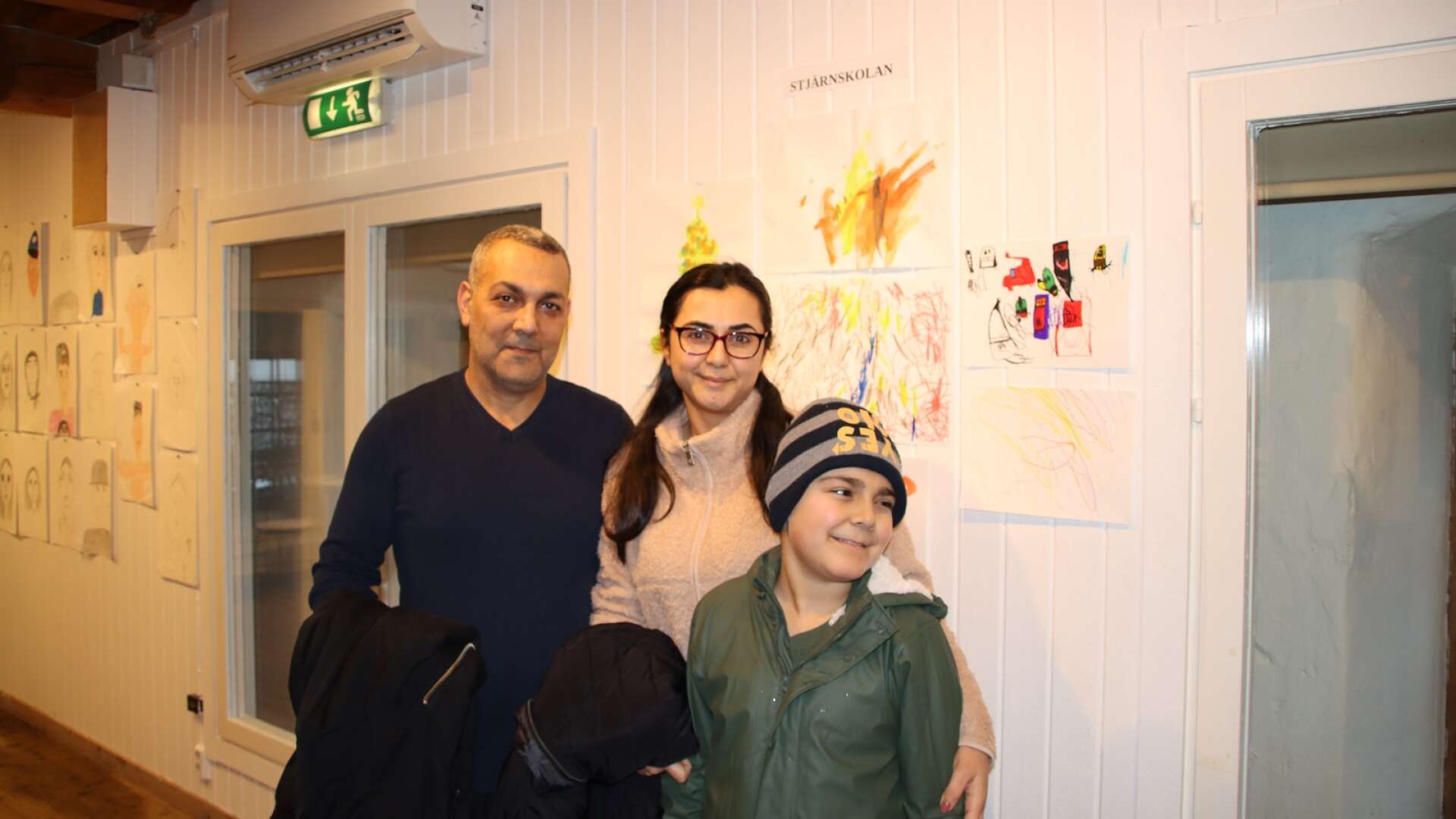Mammo var där med mamma Rochin och pappa Abdulwahid för att titta på sin egen och alla andras teckningar. Han går på Stjärnskolan. 