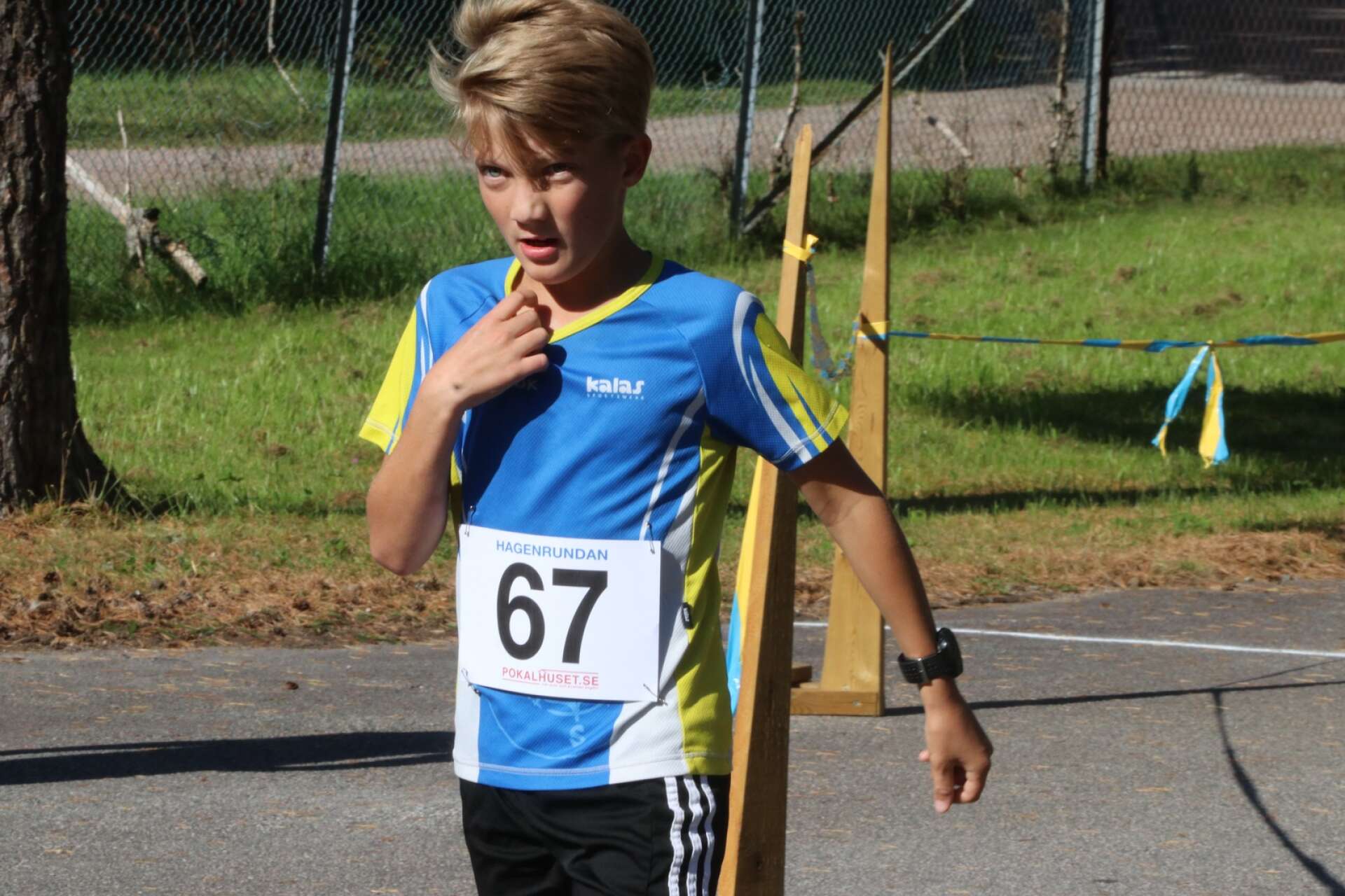 Segrade i motionsklassen över 4 kilometer i Hagenrundan gjorde Emil Hellström från Åmåls OK, på tiden 19.14.