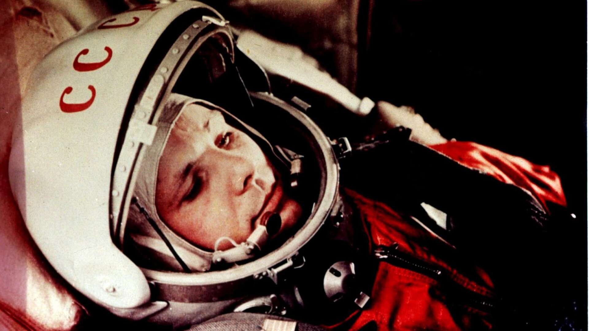 Jurij Gagarin i sin Vostokkapsel den 12 april 1961.