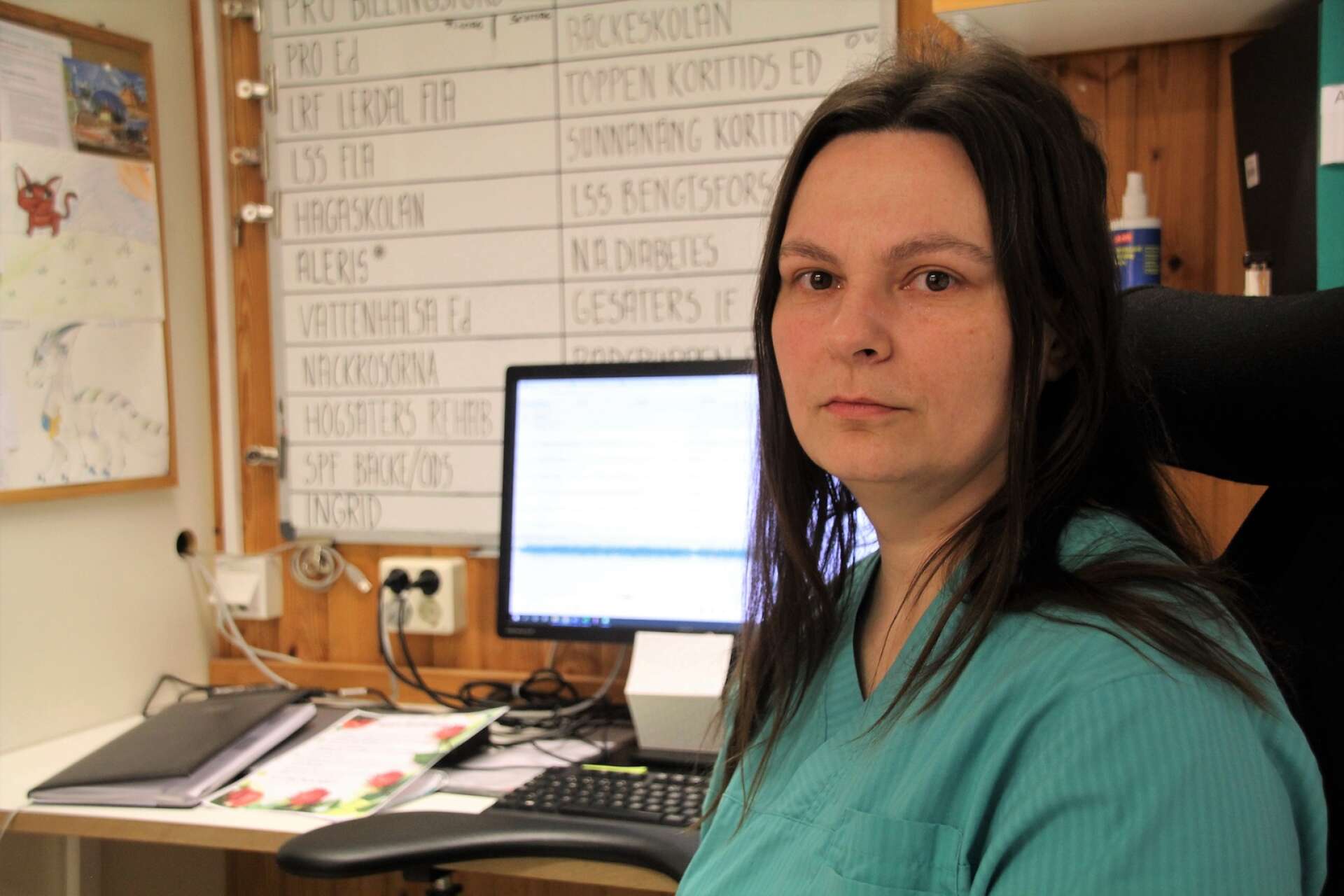 Katarzyna Dudzinska, administratör, har själv problem med kronisk smärta och ser stora fördelar med verksamheten i Bäckefors. 