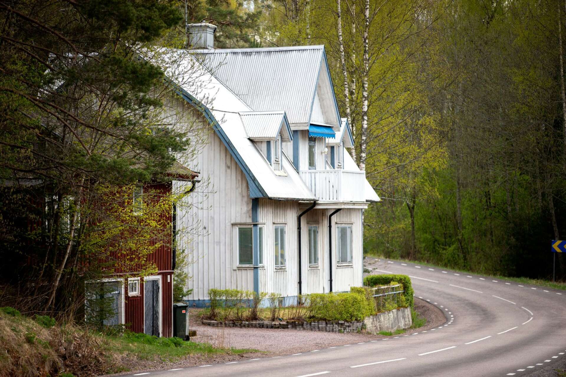 Den tidigare lanthandeln i Ivarsbjörke utanför Lysvik där det brutala rånet inträffade finns fortfarande kvar.