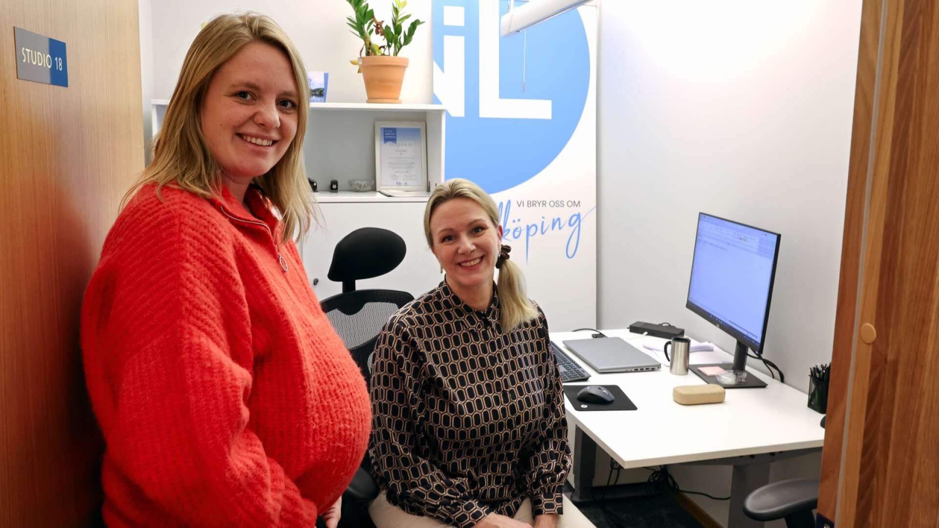 Victoria Möller, till vänster, ska gå på mammaledighet och under tiden tar Katarina Strand över som verksamhetsledare.