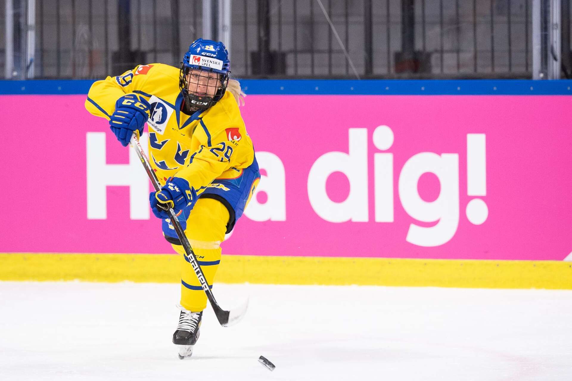 Sveriges 26-åriga forward Olivia Carlsson laddar för OS i Peking.