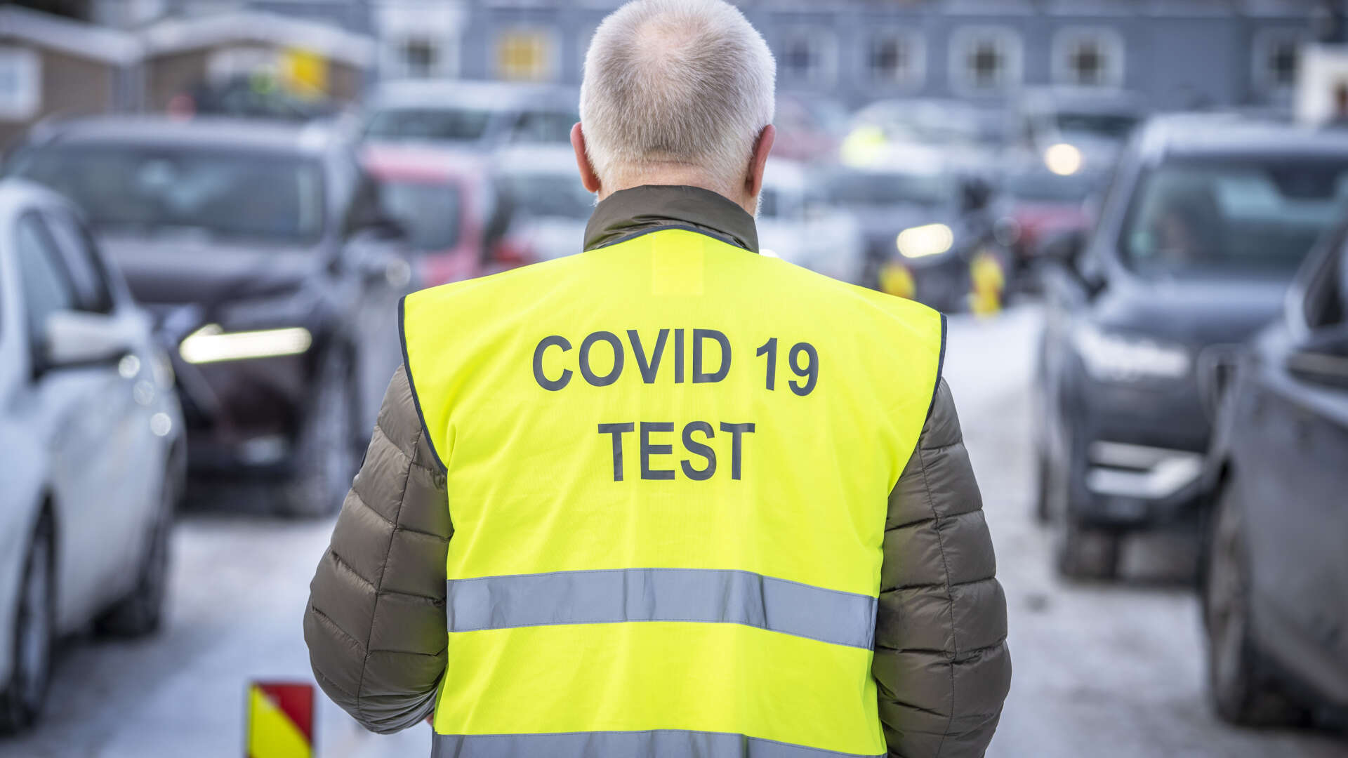 Långa köer vid gränsstationen i Svinesund, där alla inresande måste testa sig för covid-19.
