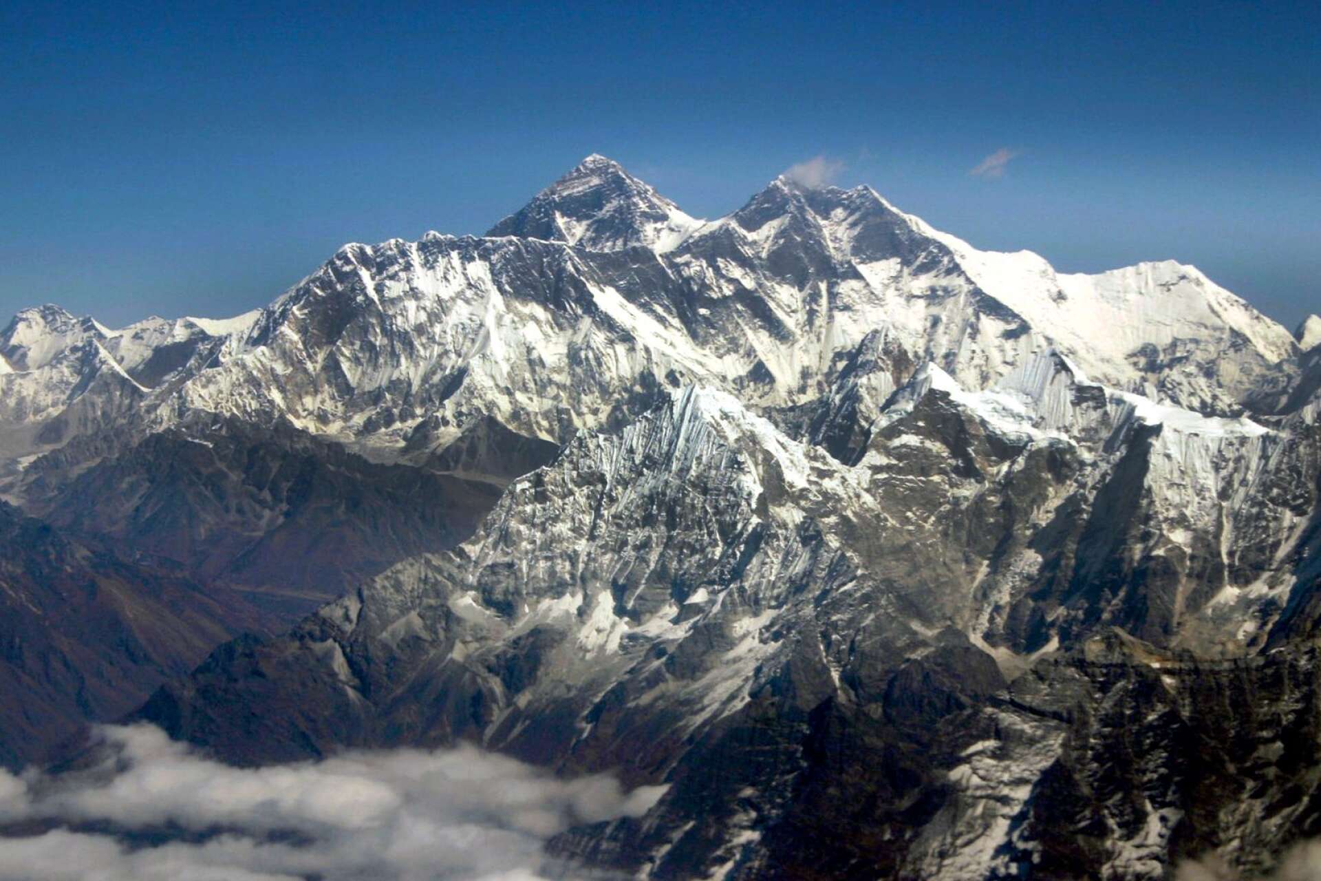 Högst upp, på Mount Everest topp, kokar vattnet redan vid 71 grader. 