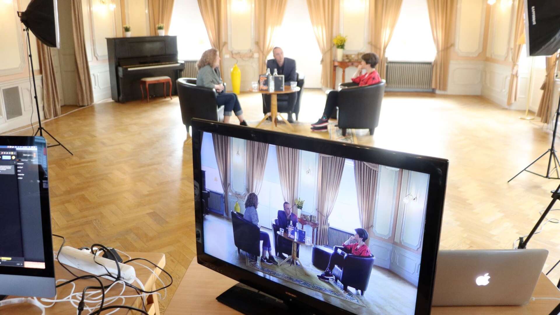 Författarsamtalen under de digitala bokdagarna sändes live från stadshotellet i Åmål. Sist ut var Martin Schibbye och Anna-Karin Palm.