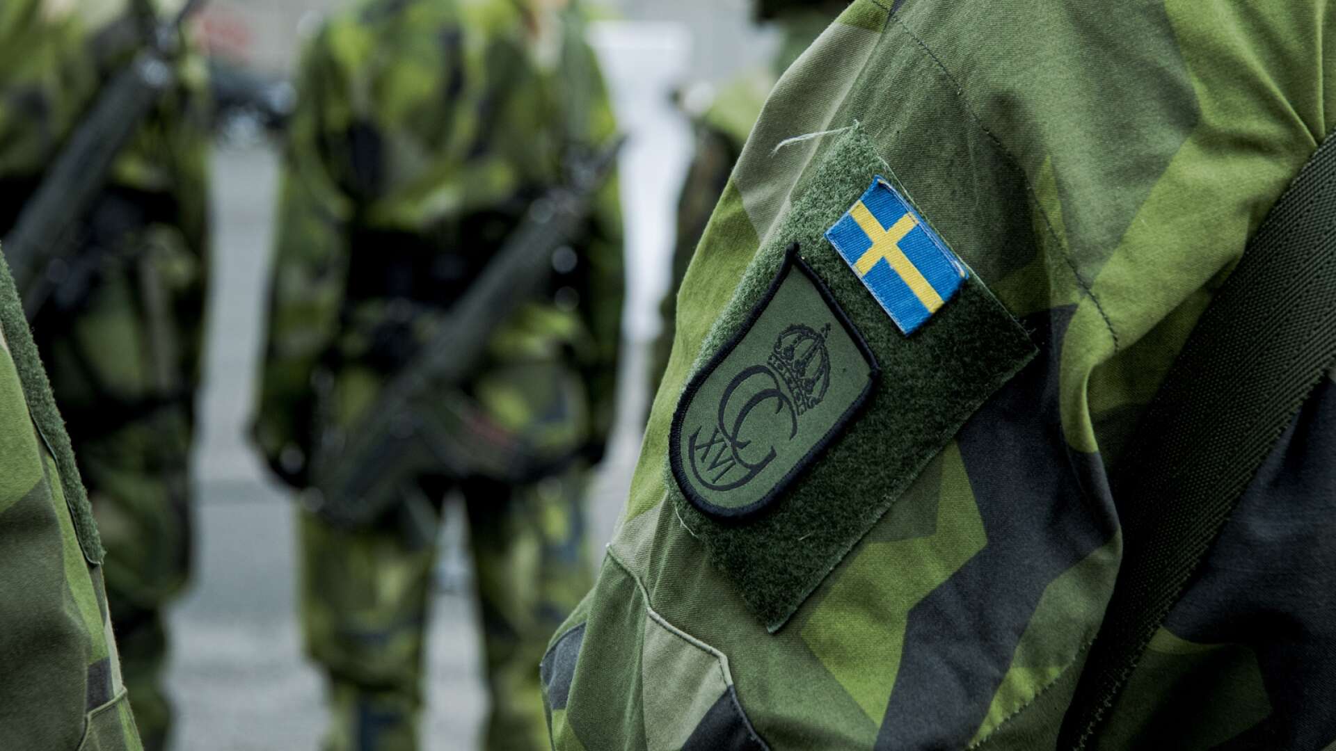 När man är i uniform är man svensk soldat, oavsett födelseland. När uniformen tas av är man svensk.