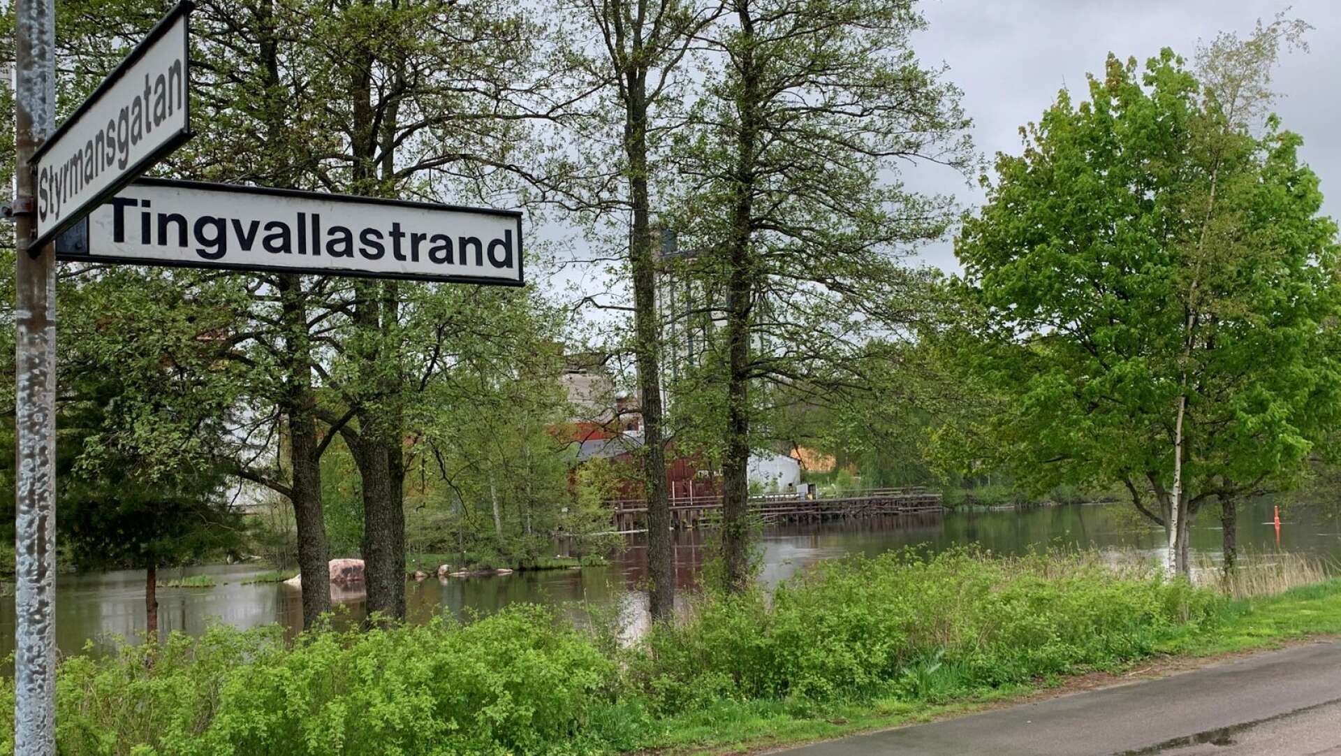 Polisen utreder en överfallsvåldtäkt som ska ha skett på Tingvallastrand i Säffle. 