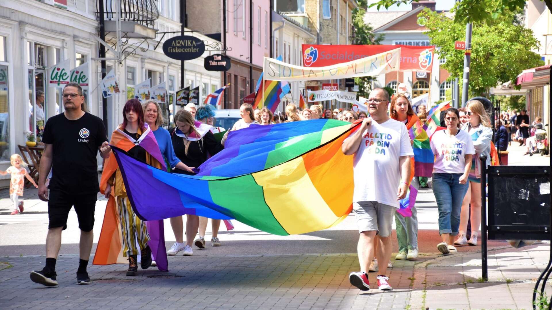 Prideparaden 2022 i Arvika. 