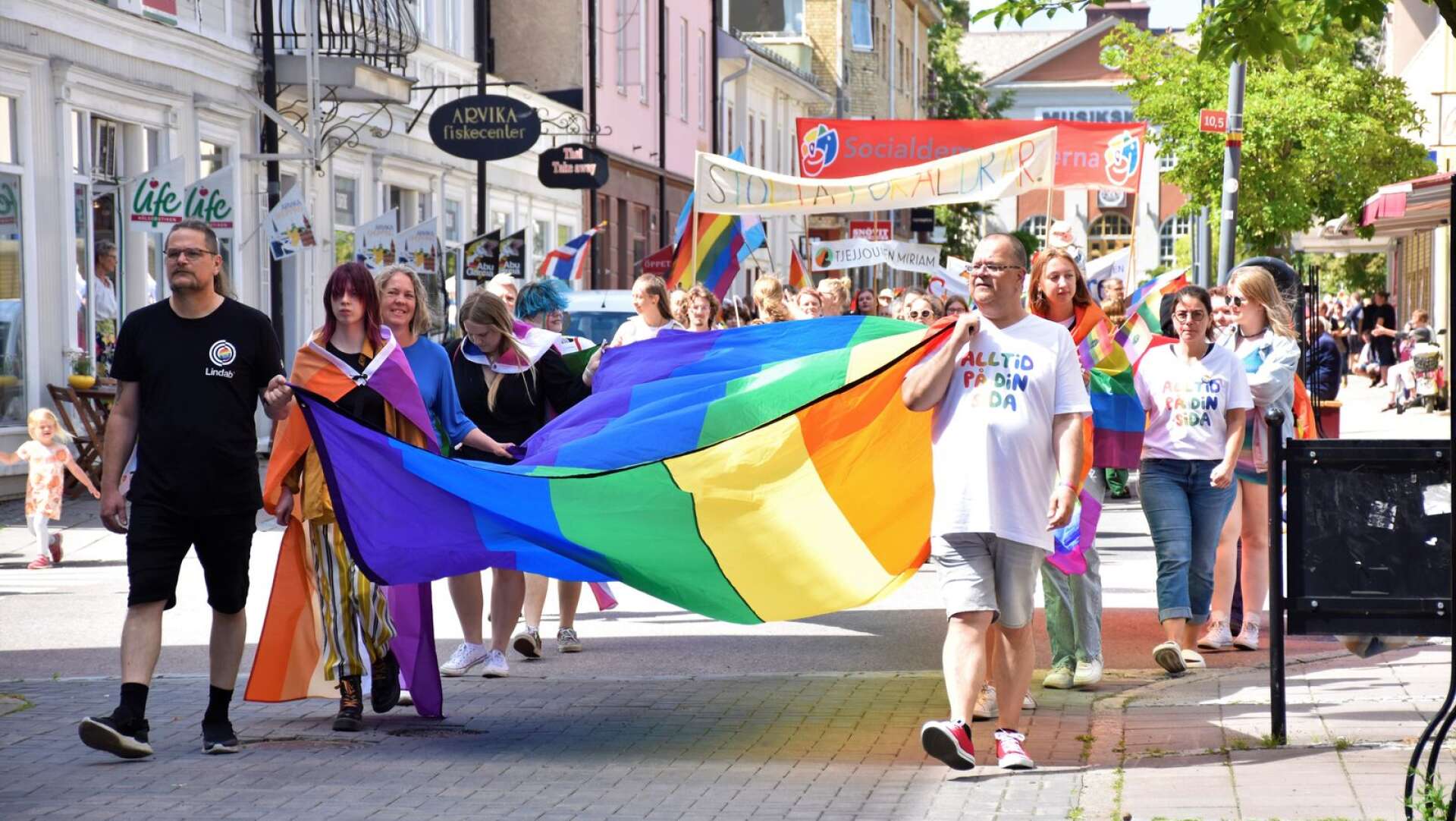 Under lördagen var det dags för Prideparaden att fylla stan med regnbågens färger.