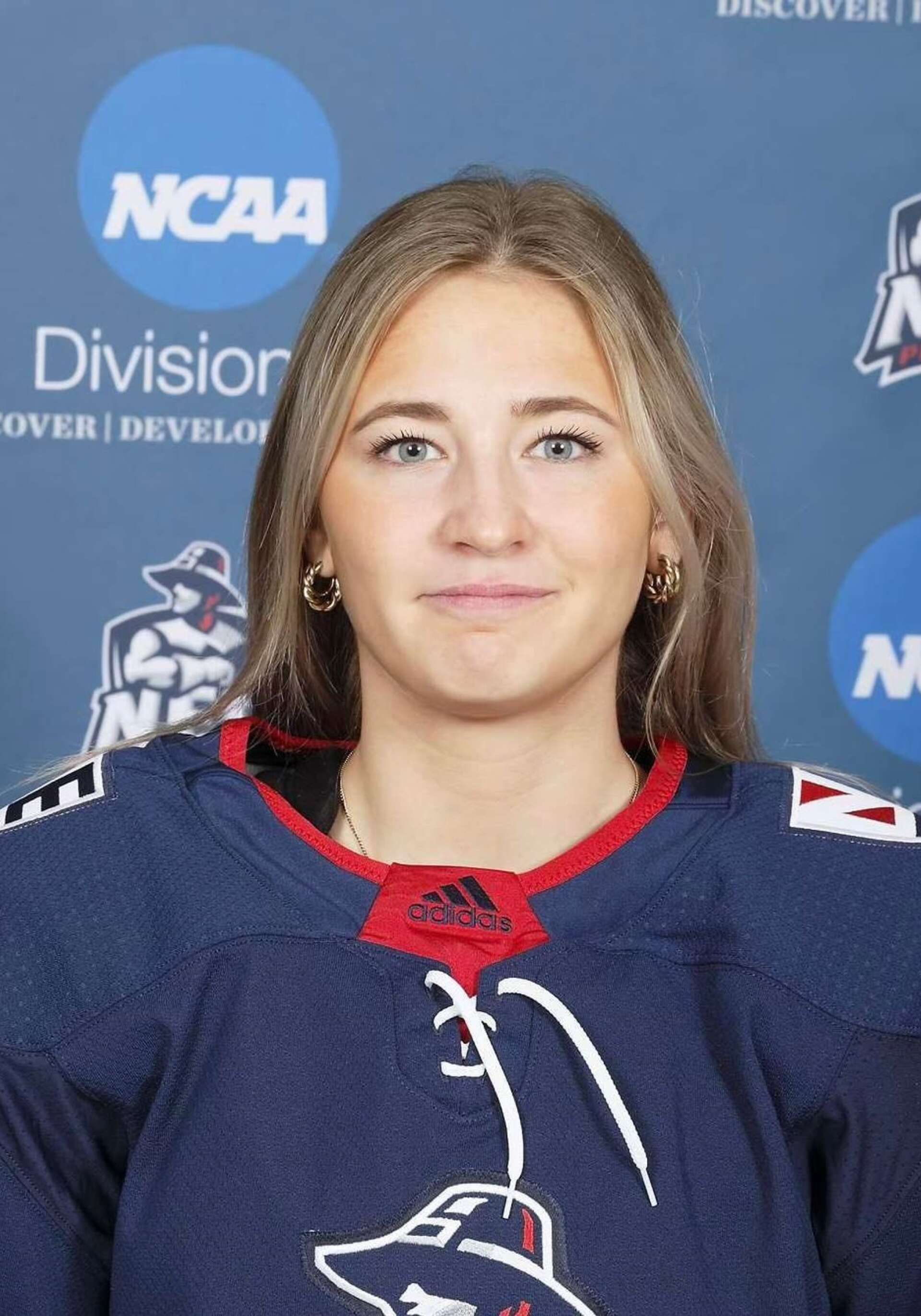 Olivia Lindberg från Filipstad började sin ishockeykarriär i Wasahallen. Via hockeygymnasiet i Örnsköldsvik och spel i Modo har hon nu gått klart första terminen på collage i USA.