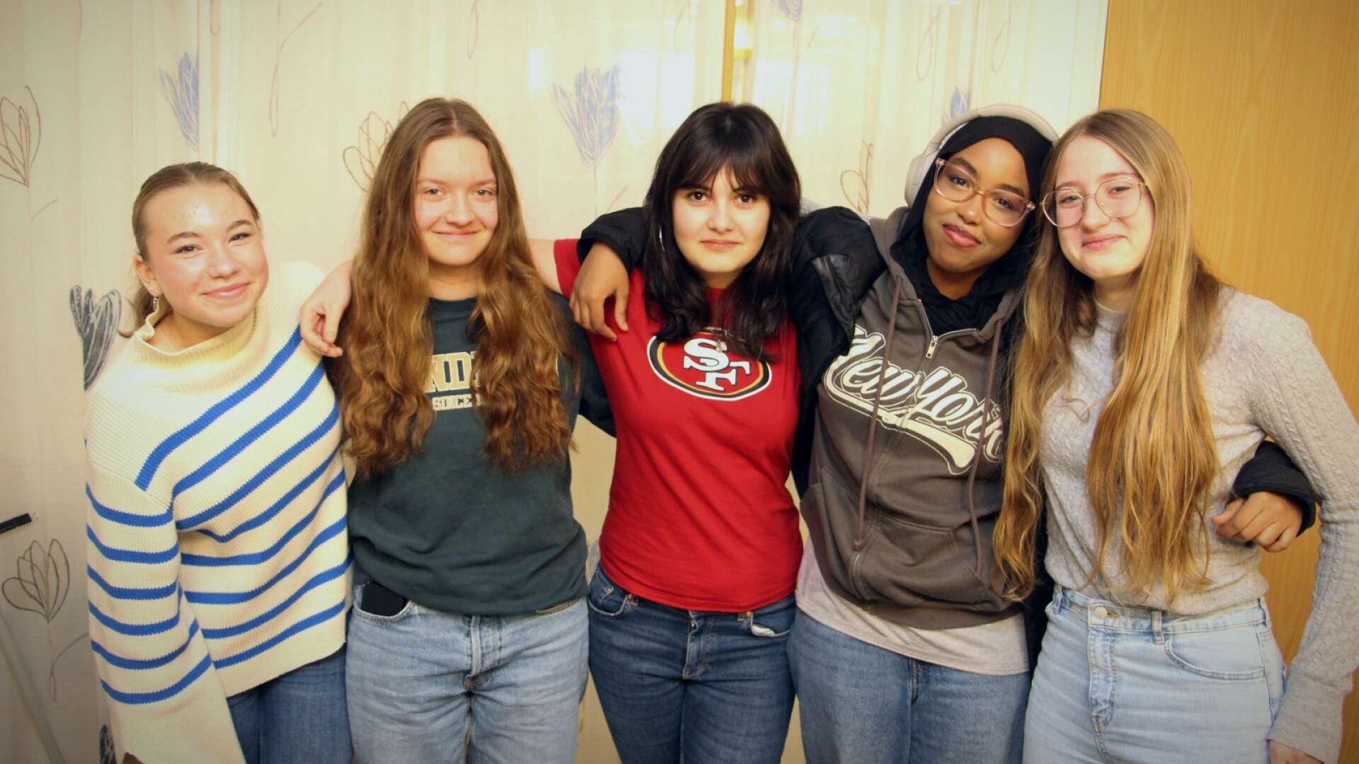 Siri Fellebrant, Olivia Diehm, Vanessa Toro, Aqsa Abdullah och Saga Eklund är de fem niondeklassarna som praoat inom vård och omsorg. 