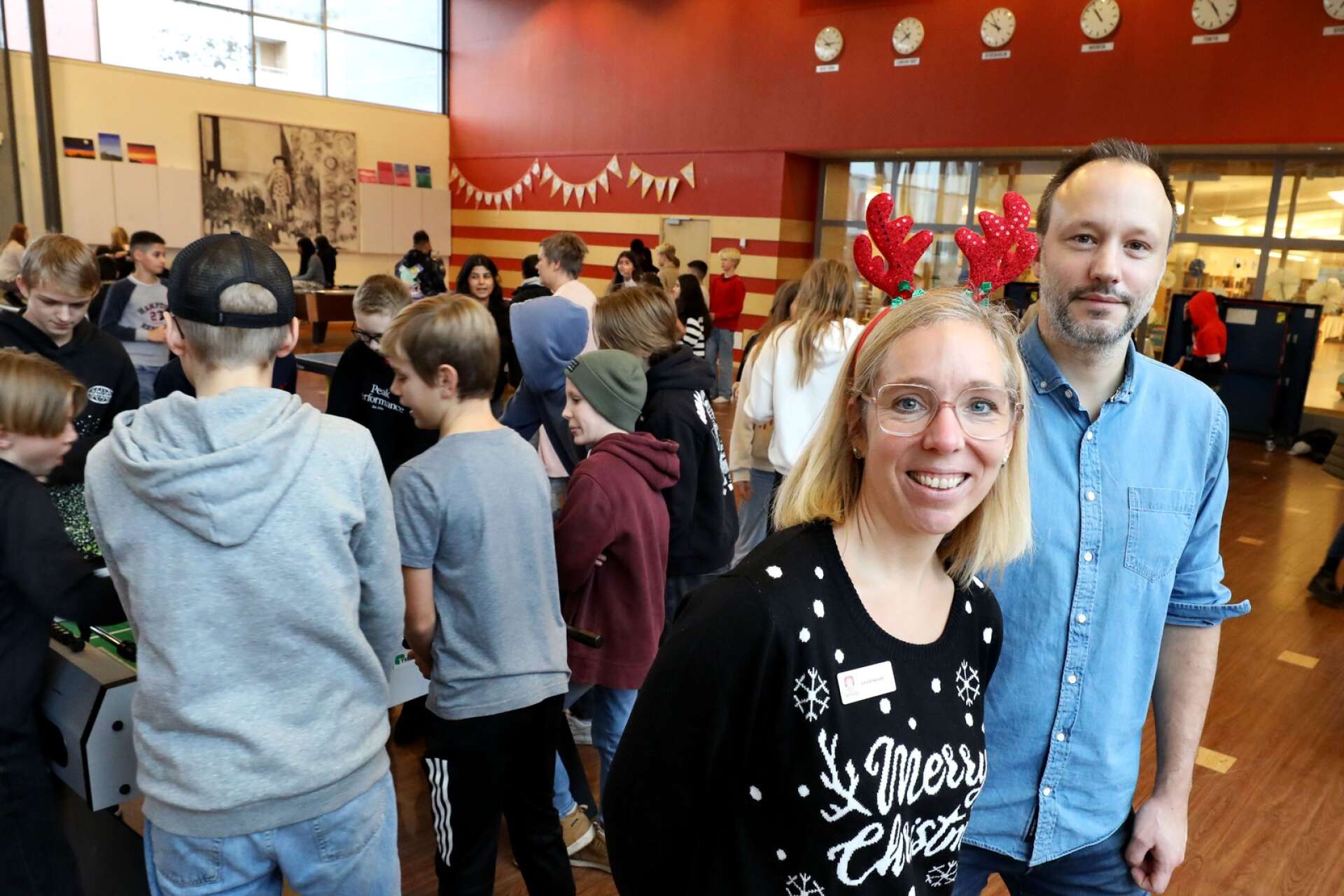 – Eleverna har varit väldigt nyfikna på varandra, nu tycker de att det är kul och spännande att få träffas, säger lärarna Lina Eriksson och Magnus Andersson.