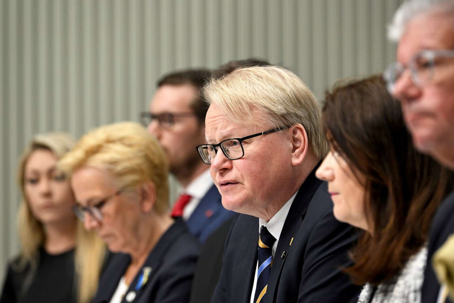 I flera månader har ledande socialdemokrater som försvarsminister Peter Hultqvist gått omkring och låtsats att de inte bestämt sig om Nato. 