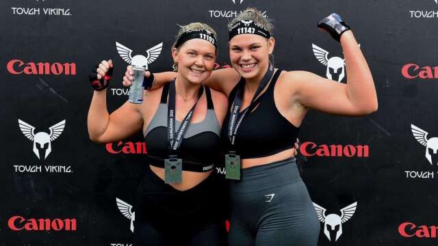 Julia Roslund och Mathilda Granath genomförde Tough viking för första gången.