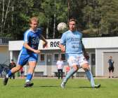 Rasmus Bergström plockar ner bollen medan Max Bryntesson pressar.

Fotboll på Rösvallen, Åmål
Division 4 Bohuslän–Dalsland
IF Viken – Eds FF 0–2 (0–1)
