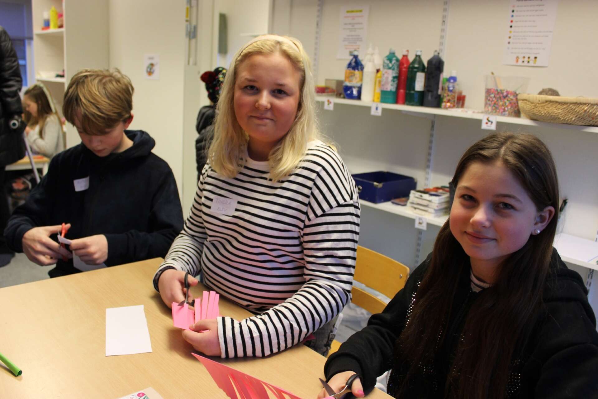 Alfred Bos, Tindra Johnsson och Jenna Kjellgren går i sjätte klass och fungerade som värdar under dagen.