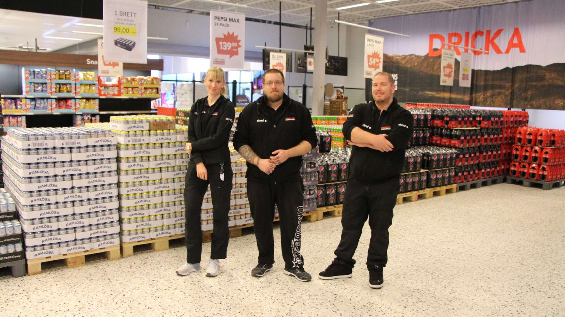 Tre av de anställda på Långflons stormarknad: Cecilia Konradsson, Michael Werner och Robert Sundström.
