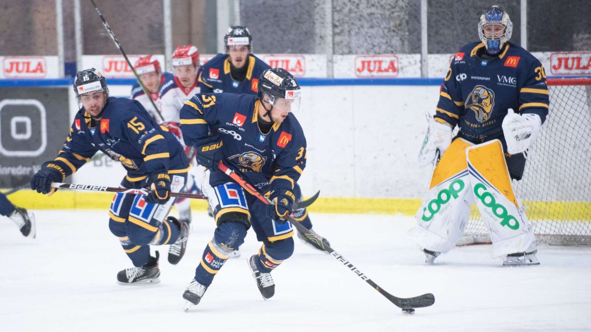 ÅSK-fostrade Mikael Hedlund, den yngste av tredje hockeyspelande bröder, har på nytt fått fart på karriären i Visby/Roma.