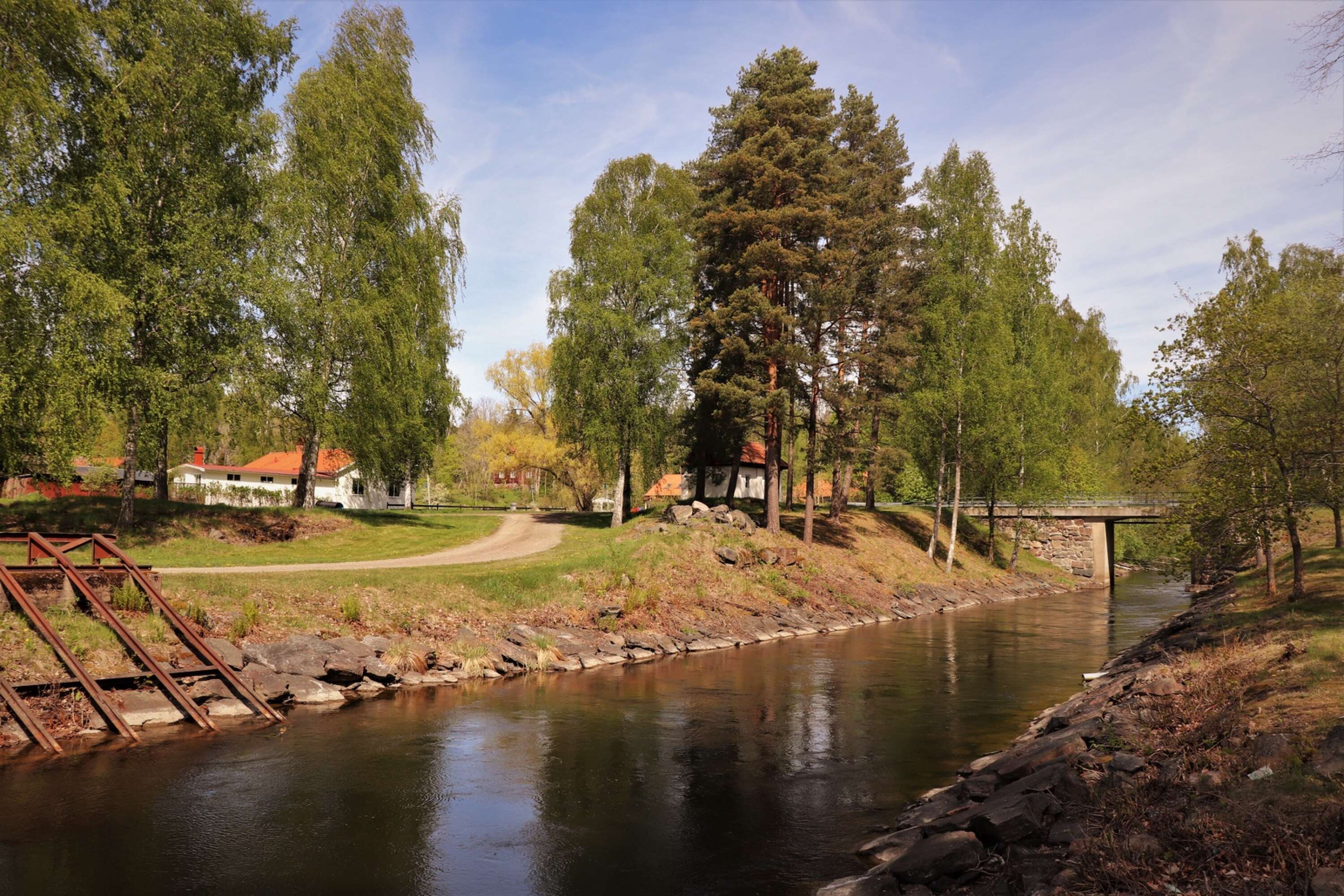 Borgviks järnrika historia gör sig påmind överallt och en promenad genom samhället erbjuder många spännande stopp.