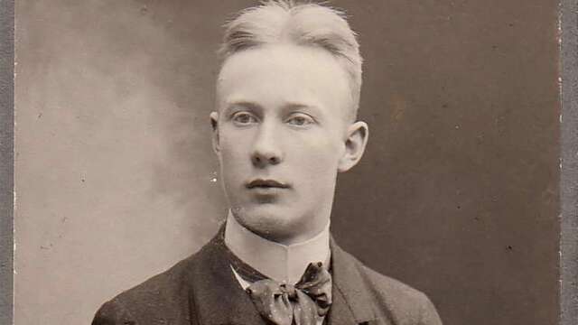  August Berg fotograferad i Säffle 1905, samma år som han kom in vid konstakademien. Med åren blev han en av Jämtlands mera kända konstnärer.