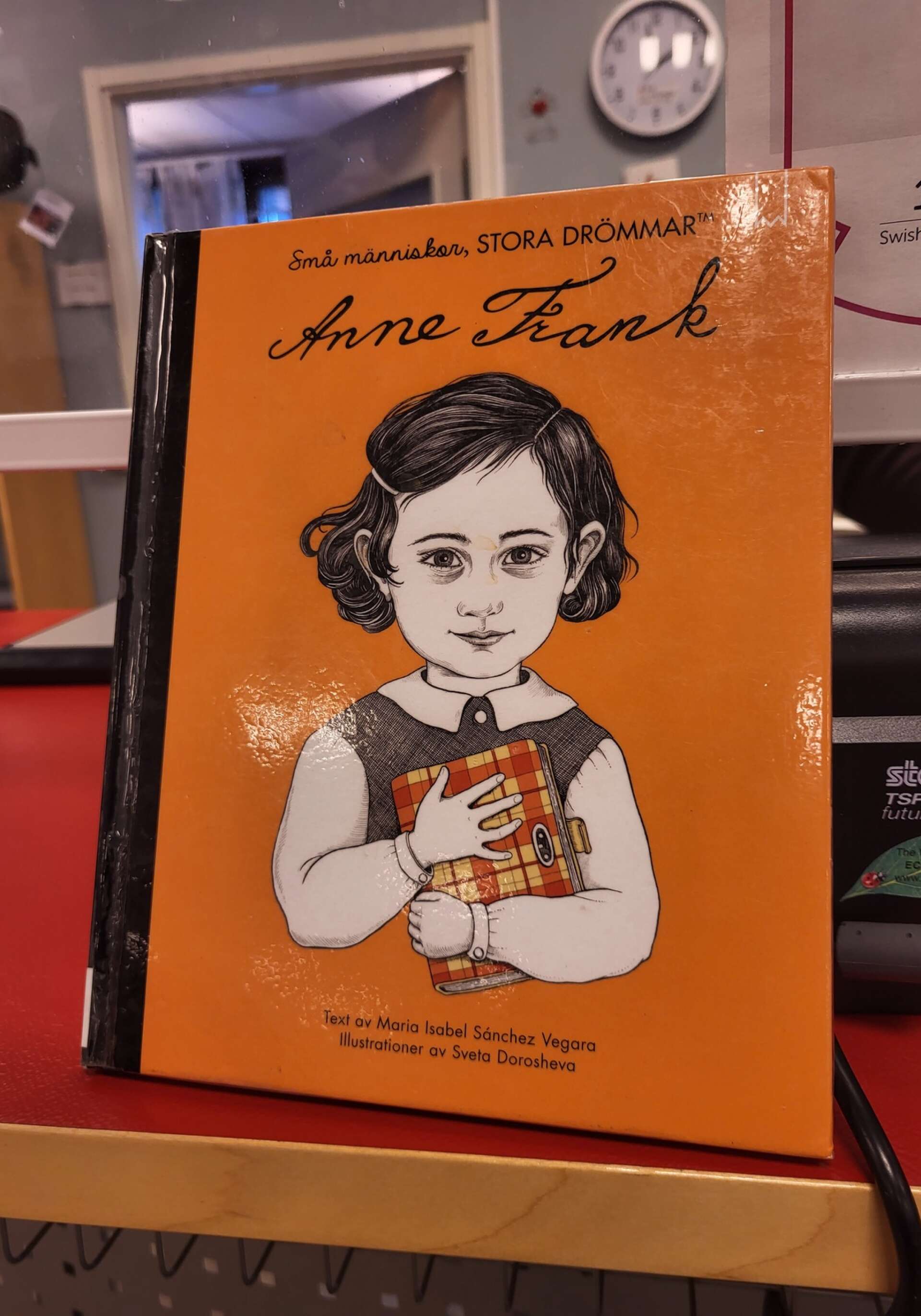 Filipstads bergslags bibliotek tipsar om boken Anne Frank av M.I. Sánchez Vegara.